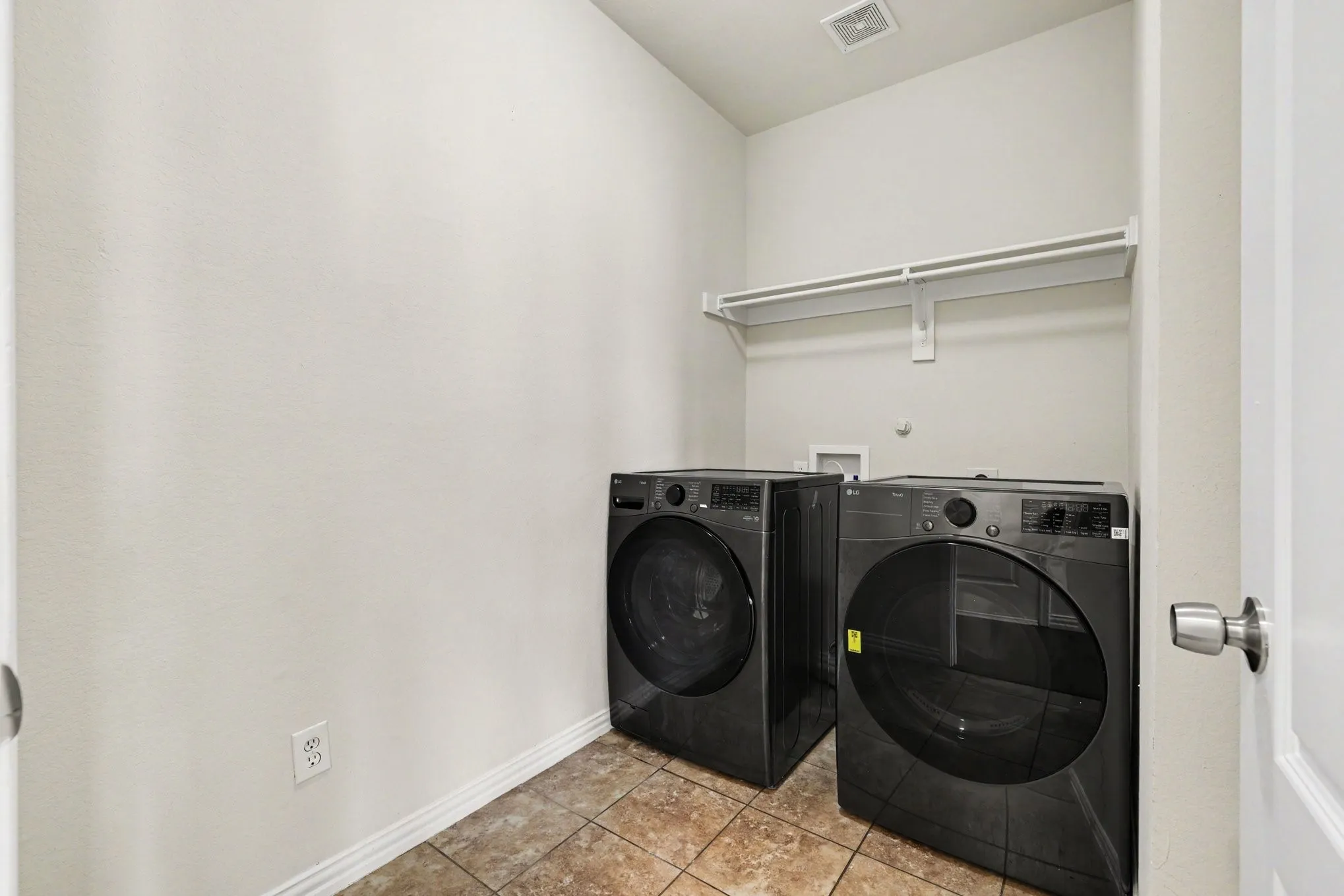 Single Family Residence For Sale in Collin County , 11181 Clearstream Lane, Frisco, Texas 75035, 4 Bedroom, 4 Bathroom, 2 Garage spaces, 2,465 Sqft, built in 2000, mls#21393408, Real Estate Agent in Frisco, Homes For Sale in Collin county, Homes For Sale in Frisco, Realtor in Frisco Texas, Real Estate Brokerage Independent Realty Texas, Luminita Cordes Realtor