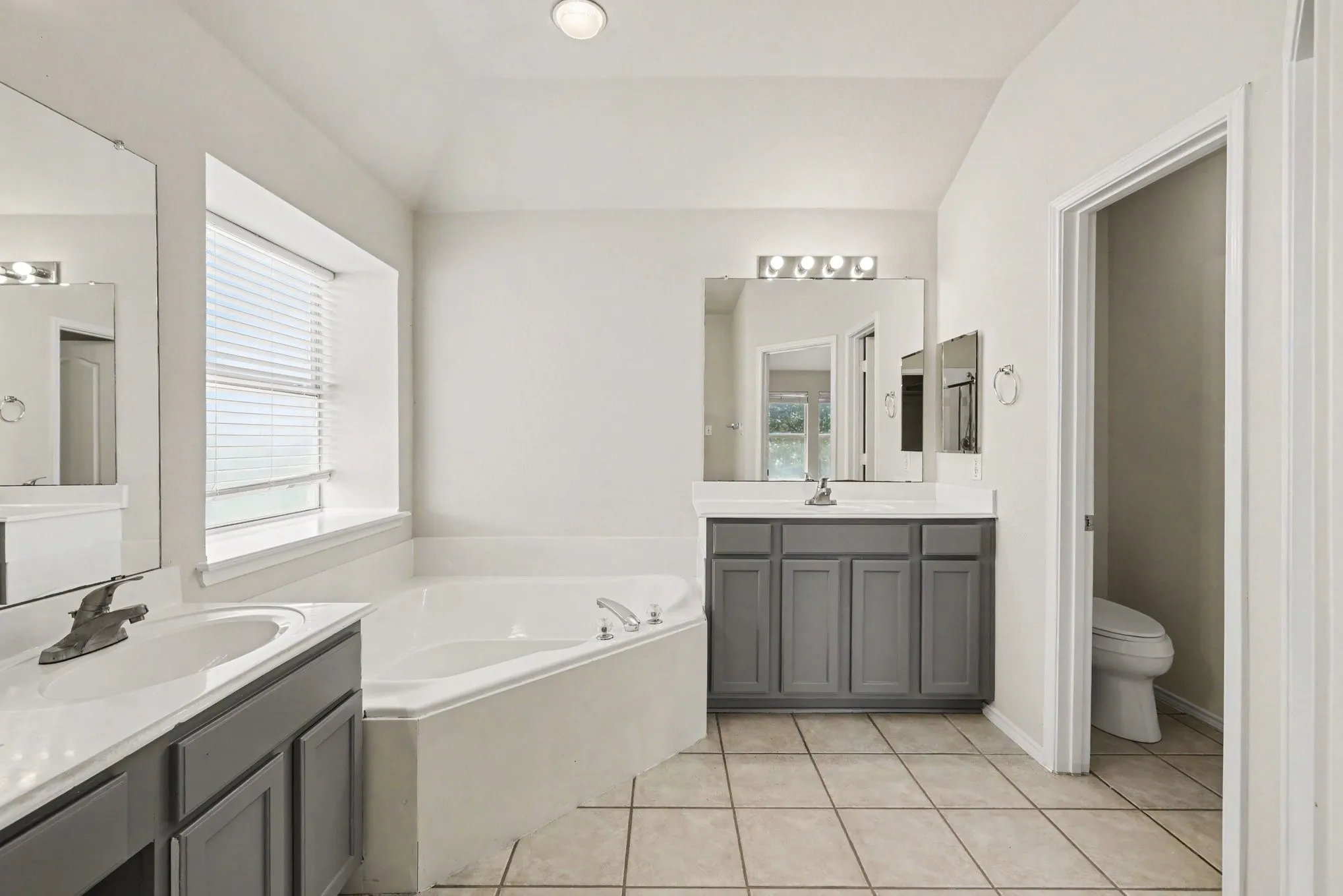 Single Family Residence For Sale in Collin County , 11181 Clearstream Lane, Frisco, Texas 75035, 4 Bedroom, 4 Bathroom, 2 Garage spaces, 2,465 Sqft, built in 2000, mls#21393408, Real Estate Agent in Frisco, Homes For Sale in Collin county, Homes For Sale in Frisco, Realtor in Frisco Texas, Real Estate Brokerage Independent Realty Texas, Luminita Cordes Realtor
