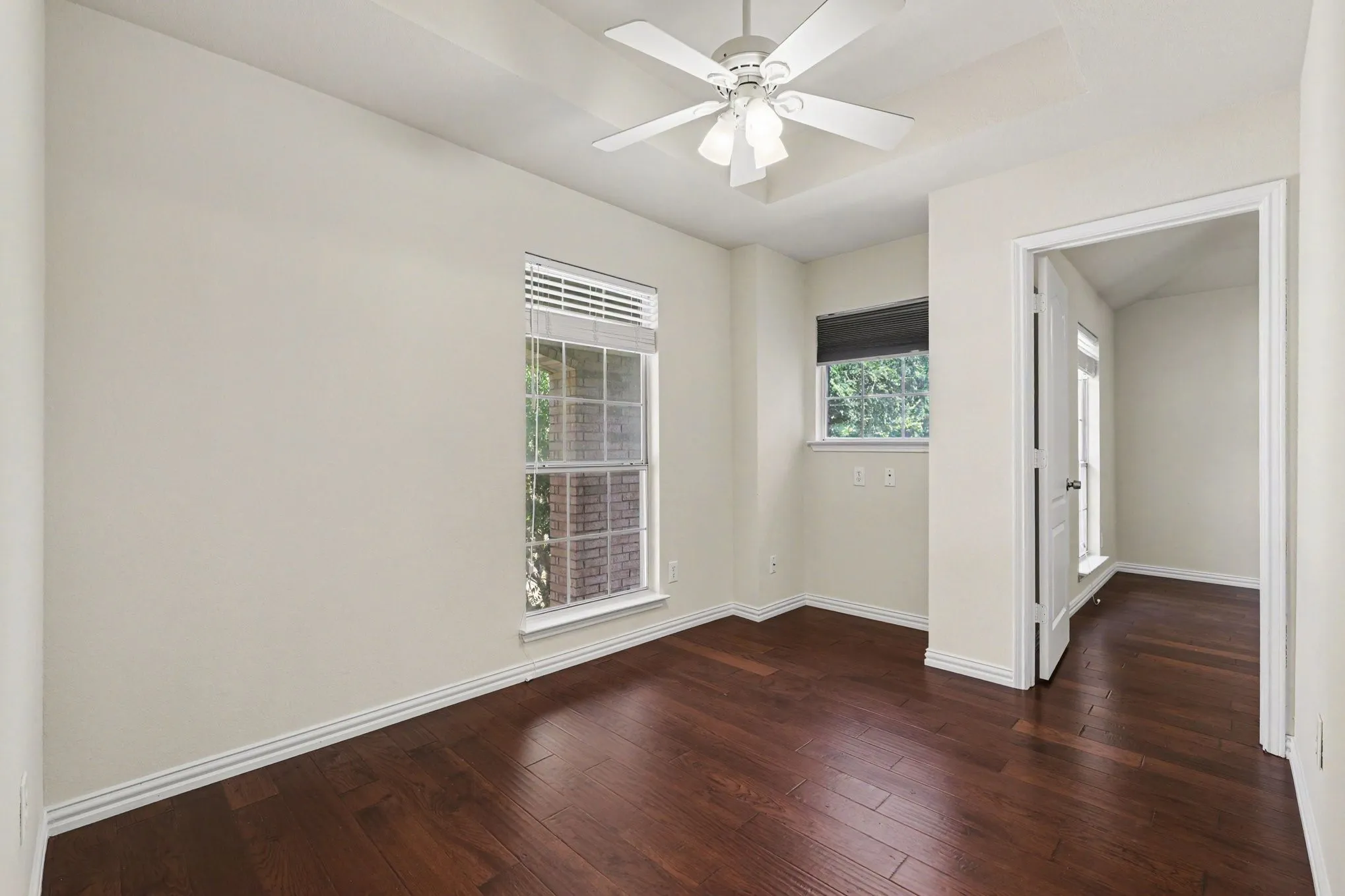 Single Family Residence For Sale in Collin County , 11181 Clearstream Lane, Frisco, Texas 75035, 4 Bedroom, 4 Bathroom, 2 Garage spaces, 2,465 Sqft, built in 2000, mls#21393408, Real Estate Agent in Frisco, Homes For Sale in Collin county, Homes For Sale in Frisco, Realtor in Frisco Texas, Real Estate Brokerage Independent Realty Texas, Luminita Cordes Realtor