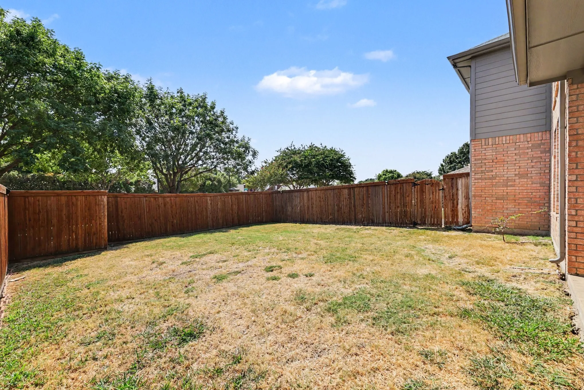 Single Family Residence For Sale in Collin County , 11181 Clearstream Lane, Frisco, Texas 75035, 4 Bedroom, 4 Bathroom, 2 Garage spaces, 2,465 Sqft, built in 2000, mls#21393408, Real Estate Agent in Frisco, Homes For Sale in Collin county, Homes For Sale in Frisco, Realtor in Frisco Texas, Real Estate Brokerage Independent Realty Texas, Luminita Cordes Realtor