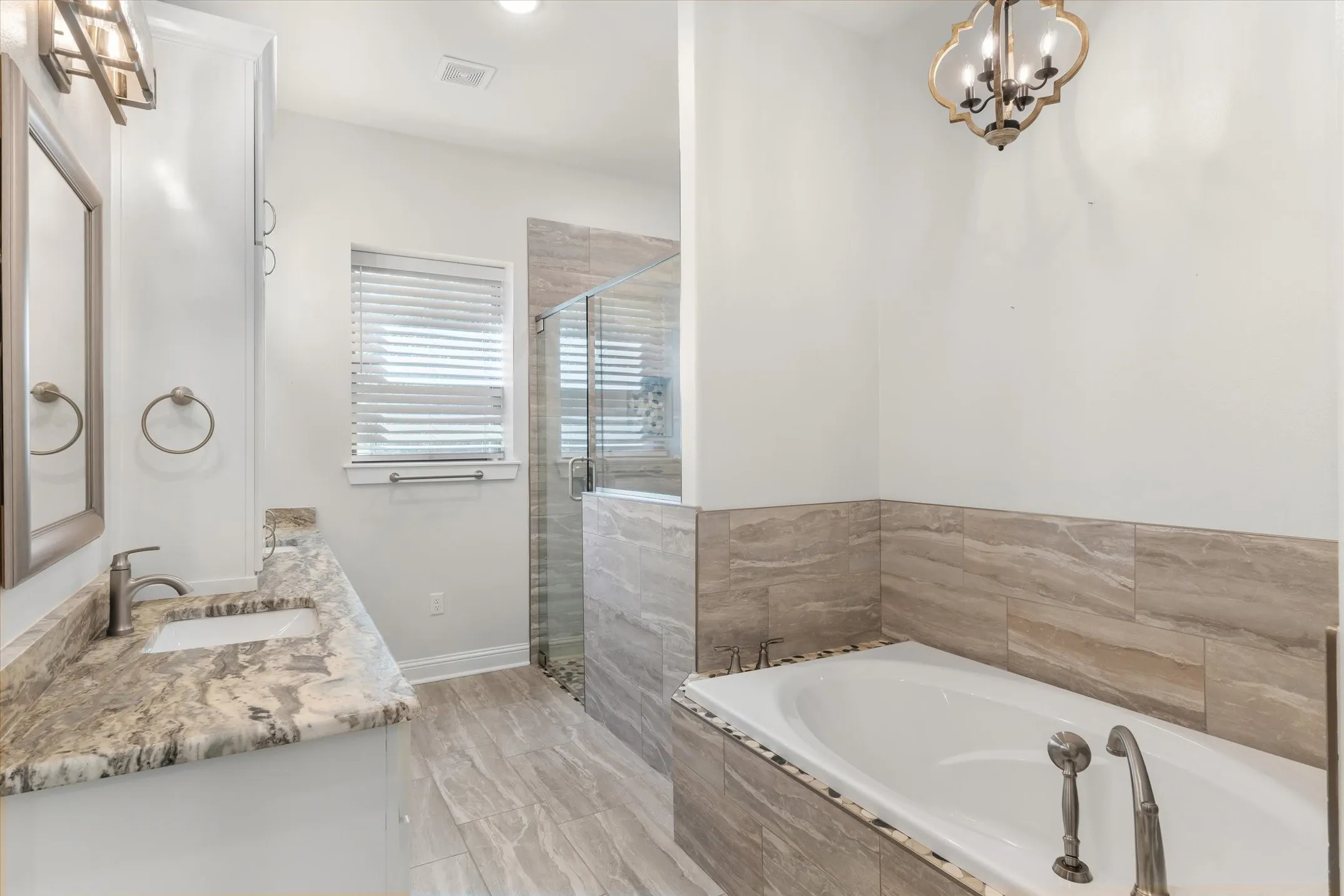 Single Family Residence For Sale in Upshur County , 636 Spruce Road, Big Sandy, Texas 75755, 4 Bedroom, 4 Bathroom, 2 Garage spaces, 3,500 Sqft, built in 2021, mls#21394868, Real Estate Agent in Big Sandy, Homes For Sale in Upshur county, Homes For Sale in Big Sandy, Realtor in Big Sandy Texas, Real Estate Brokerage Independent Realty Texas, Luminita Cordes Realtor