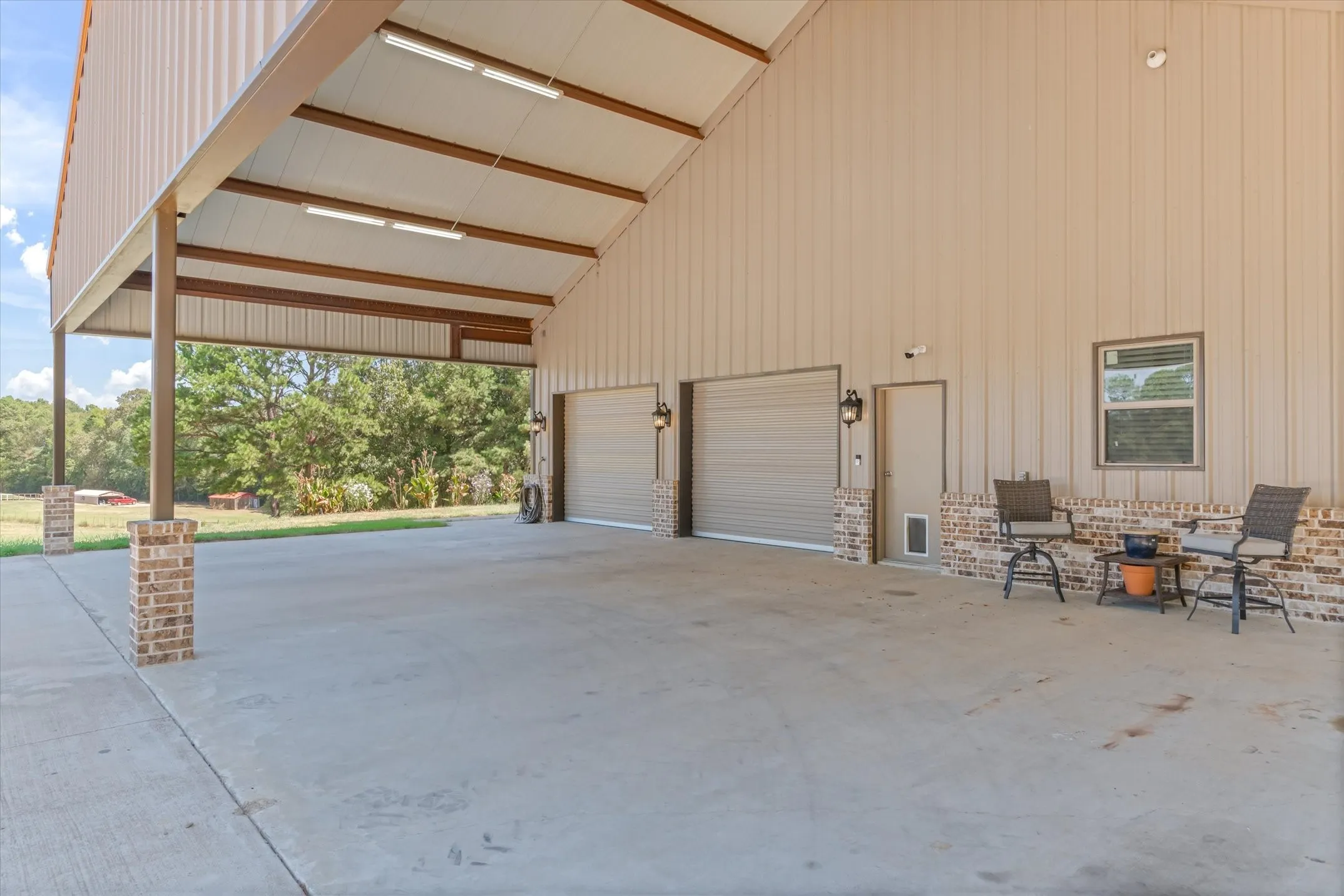 Single Family Residence For Sale in Upshur County , 636 Spruce Road, Big Sandy, Texas 75755, 4 Bedroom, 4 Bathroom, 2 Garage spaces, 3,500 Sqft, built in 2021, mls#21394868, Real Estate Agent in Big Sandy, Homes For Sale in Upshur county, Homes For Sale in Big Sandy, Realtor in Big Sandy Texas, Real Estate Brokerage Independent Realty Texas, Luminita Cordes Realtor