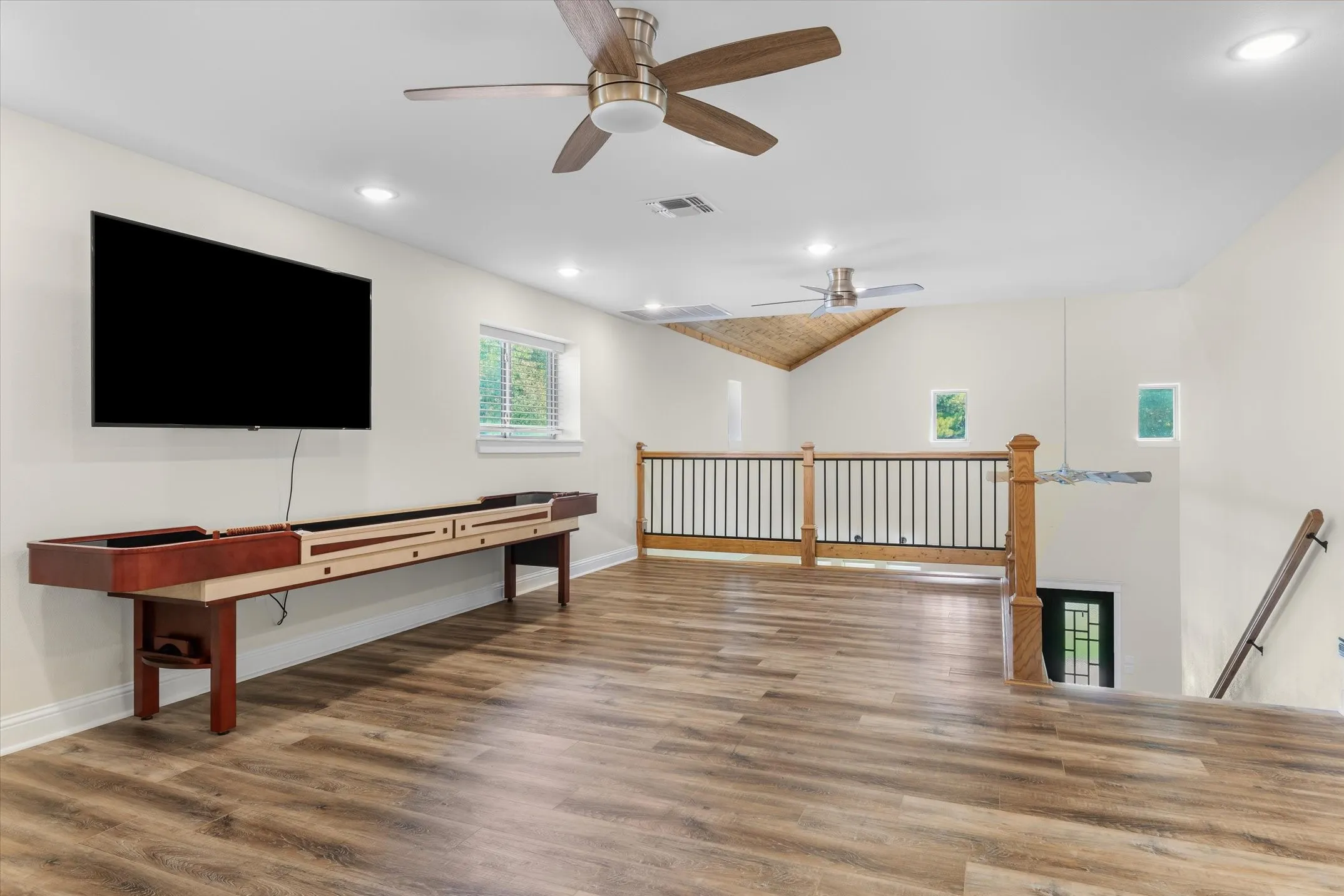 Single Family Residence For Sale in Upshur County , 636 Spruce Road, Big Sandy, Texas 75755, 4 Bedroom, 4 Bathroom, 2 Garage spaces, 3,500 Sqft, built in 2021, mls#21394868, Real Estate Agent in Big Sandy, Homes For Sale in Upshur county, Homes For Sale in Big Sandy, Realtor in Big Sandy Texas, Real Estate Brokerage Independent Realty Texas, Luminita Cordes Realtor