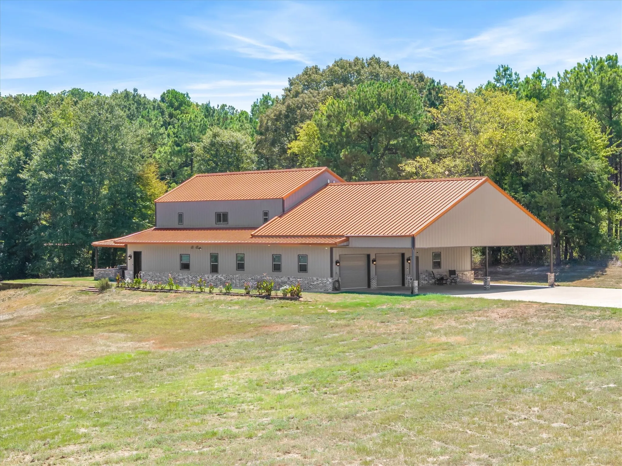 Single Family Residence For Sale in Upshur County , 636 Spruce Road, Big Sandy, Texas 75755, 4 Bedroom, 4 Bathroom, 2 Garage spaces, 3,500 Sqft, built in 2021, mls#21394868, Real Estate Agent in Big Sandy, Homes For Sale in Upshur county, Homes For Sale in Big Sandy, Realtor in Big Sandy Texas, Real Estate Brokerage Independent Realty Texas, Luminita Cordes Realtor
