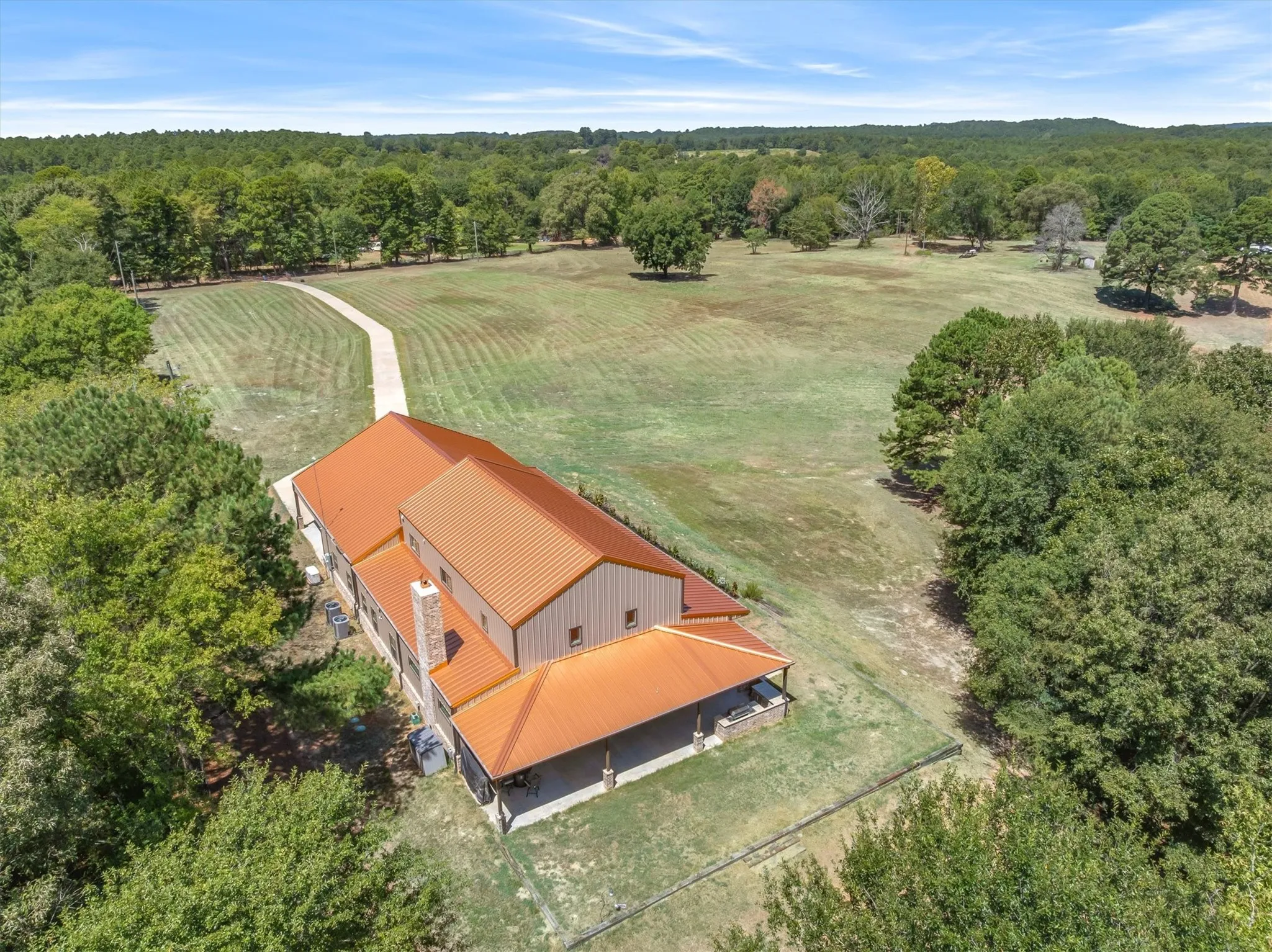 Single Family Residence For Sale in Upshur County , 636 Spruce Road, Big Sandy, Texas 75755, 4 Bedroom, 4 Bathroom, 2 Garage spaces, 3,500 Sqft, built in 2021, mls#21394868, Real Estate Agent in Big Sandy, Homes For Sale in Upshur county, Homes For Sale in Big Sandy, Realtor in Big Sandy Texas, Real Estate Brokerage Independent Realty Texas, Luminita Cordes Realtor