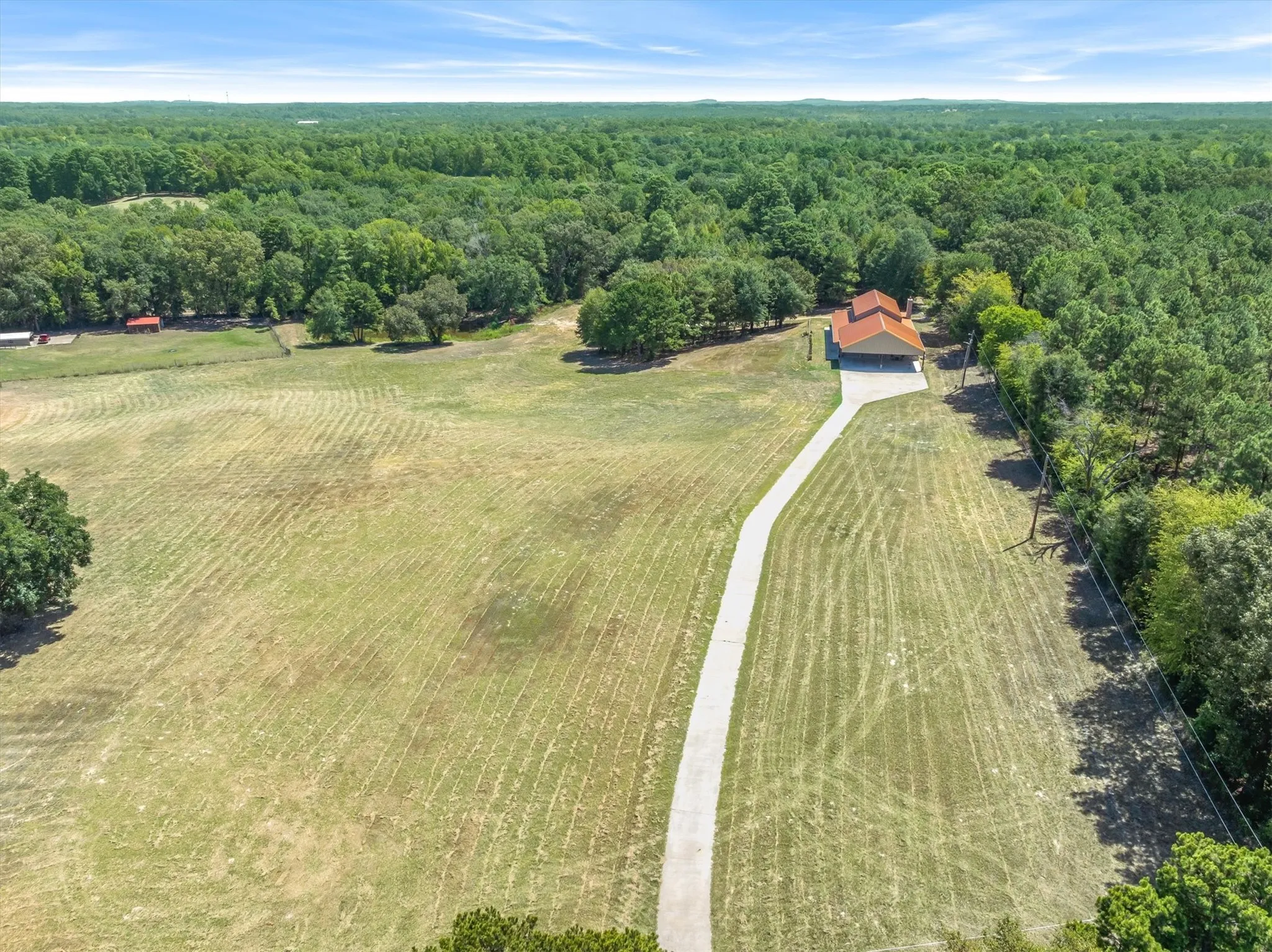 Single Family Residence For Sale in Upshur County , 636 Spruce Road, Big Sandy, Texas 75755, 4 Bedroom, 4 Bathroom, 2 Garage spaces, 3,500 Sqft, built in 2021, mls#21394868, Real Estate Agent in Big Sandy, Homes For Sale in Upshur county, Homes For Sale in Big Sandy, Realtor in Big Sandy Texas, Real Estate Brokerage Independent Realty Texas, Luminita Cordes Realtor