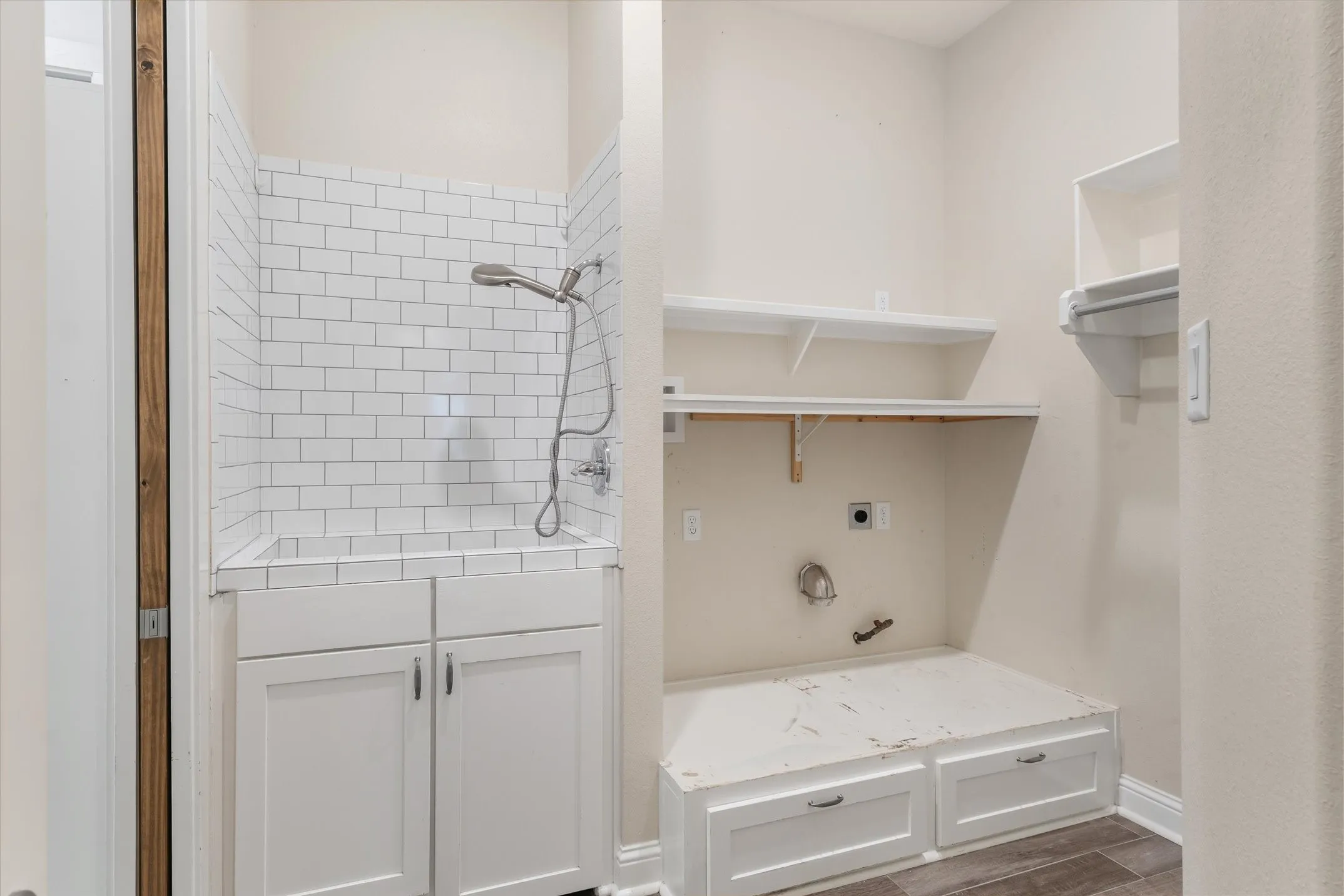 Single Family Residence For Sale in Upshur County , 636 Spruce Road, Big Sandy, Texas 75755, 4 Bedroom, 4 Bathroom, 2 Garage spaces, 3,500 Sqft, built in 2021, mls#21394868, Real Estate Agent in Big Sandy, Homes For Sale in Upshur county, Homes For Sale in Big Sandy, Realtor in Big Sandy Texas, Real Estate Brokerage Independent Realty Texas, Luminita Cordes Realtor