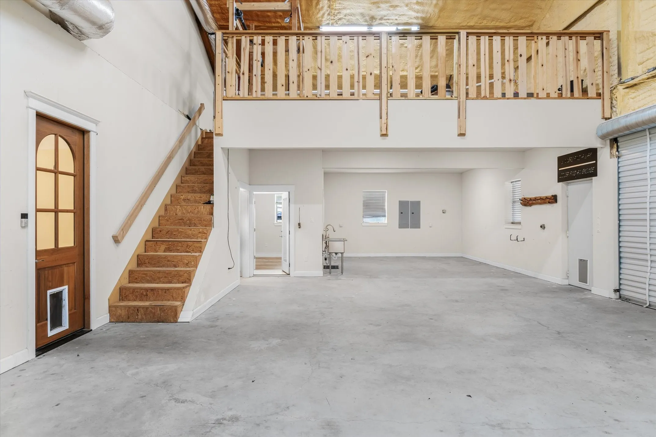 Single Family Residence For Sale in Upshur County , 636 Spruce Road, Big Sandy, Texas 75755, 4 Bedroom, 4 Bathroom, 2 Garage spaces, 3,500 Sqft, built in 2021, mls#21394868, Real Estate Agent in Big Sandy, Homes For Sale in Upshur county, Homes For Sale in Big Sandy, Realtor in Big Sandy Texas, Real Estate Brokerage Independent Realty Texas, Luminita Cordes Realtor