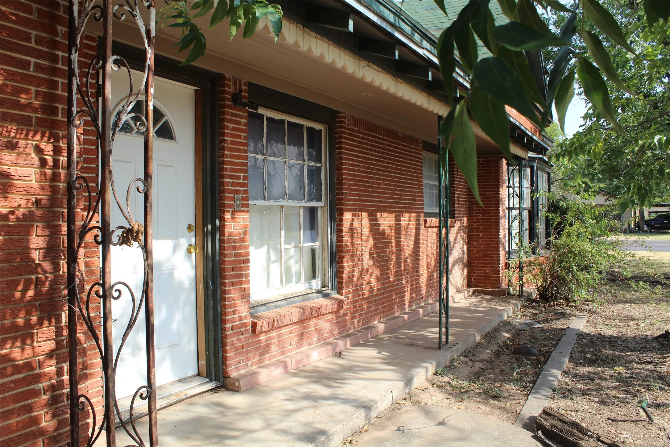 Single Family Residence For Sale in Knox County , 400 E Main Street, Knox City, Texas 79529, 4 Bedroom, 2 Bathroom, 2 Garage spaces, 3,150 Sqft, built in 1950, mls#21394290, Real Estate Agent in Knox City, Homes For Sale in Knox county, Homes For Sale in Knox City, Realtor in Knox City Texas, Real Estate Brokerage Independent Realty Texas, Luminita Cordes Realtor