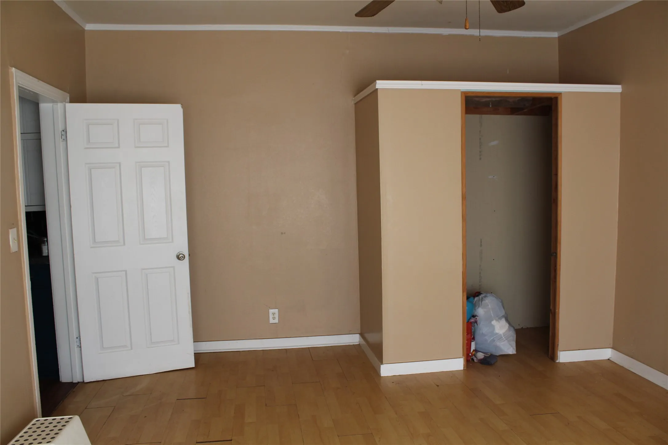 Single Family Residence For Sale in Knox County , 400 E Main Street, Knox City, Texas 79529, 4 Bedroom, 2 Bathroom, 2 Garage spaces, 3,150 Sqft, built in 1950, mls#21394290, Real Estate Agent in Knox City, Homes For Sale in Knox county, Homes For Sale in Knox City, Realtor in Knox City Texas, Real Estate Brokerage Independent Realty Texas, Luminita Cordes Realtor