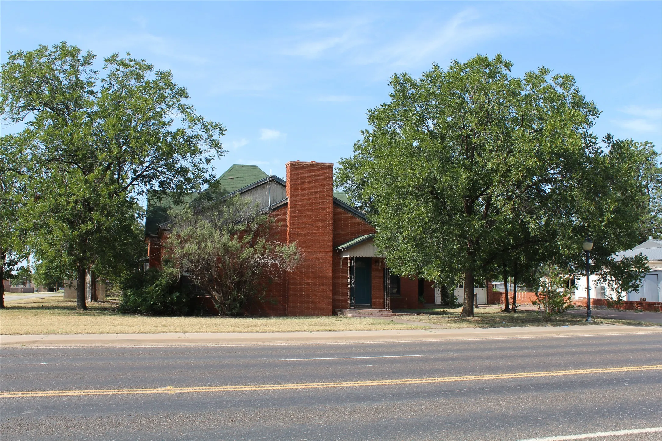 Single Family Residence For Sale in Knox County , 400 E Main Street, Knox City, Texas 79529, 4 Bedroom, 2 Bathroom, 2 Garage spaces, 3,150 Sqft, built in 1950, mls#21394290, Real Estate Agent in Knox City, Homes For Sale in Knox county, Homes For Sale in Knox City, Realtor in Knox City Texas, Real Estate Brokerage Independent Realty Texas, Luminita Cordes Realtor