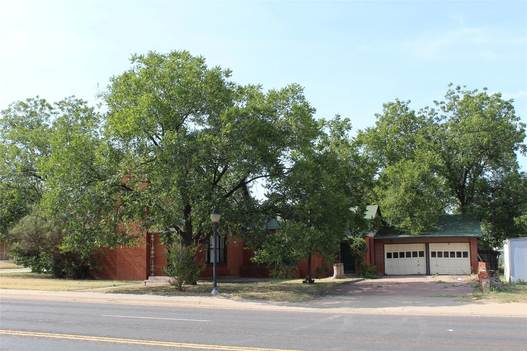 Single Family Residence For Sale in Knox County , 400 E Main Street, Knox City, Texas 79529, 4 Bedroom, 2 Bathroom, 2 Garage spaces, 3,150 Sqft, built in 1950, mls#21394290, Real Estate Agent in Knox City, Homes For Sale in Knox county, Homes For Sale in Knox City, Realtor in Knox City Texas, Real Estate Brokerage Independent Realty Texas, Luminita Cordes Realtor