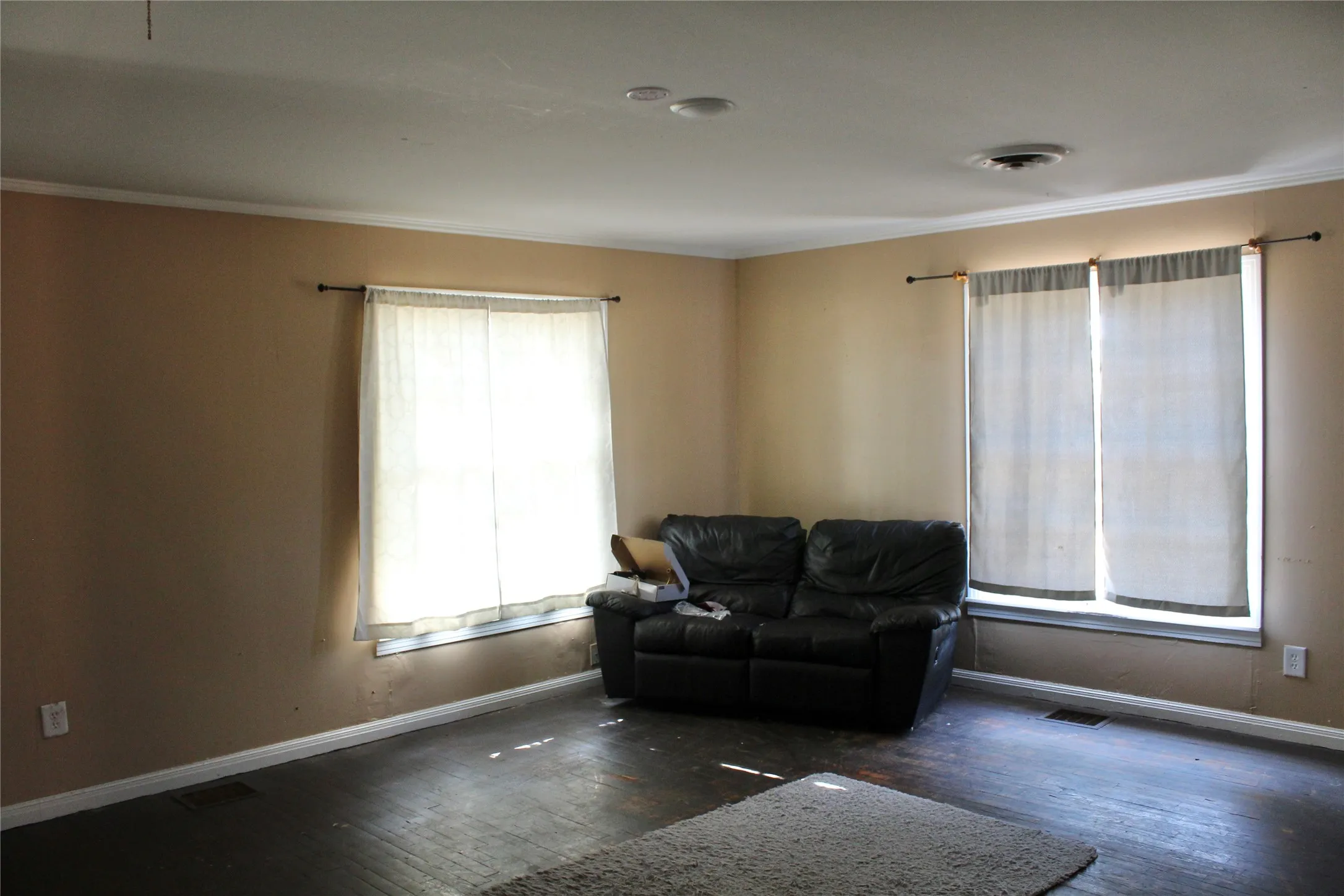 Single Family Residence For Sale in Knox County , 400 E Main Street, Knox City, Texas 79529, 4 Bedroom, 2 Bathroom, 2 Garage spaces, 3,150 Sqft, built in 1950, mls#21394290, Real Estate Agent in Knox City, Homes For Sale in Knox county, Homes For Sale in Knox City, Realtor in Knox City Texas, Real Estate Brokerage Independent Realty Texas, Luminita Cordes Realtor