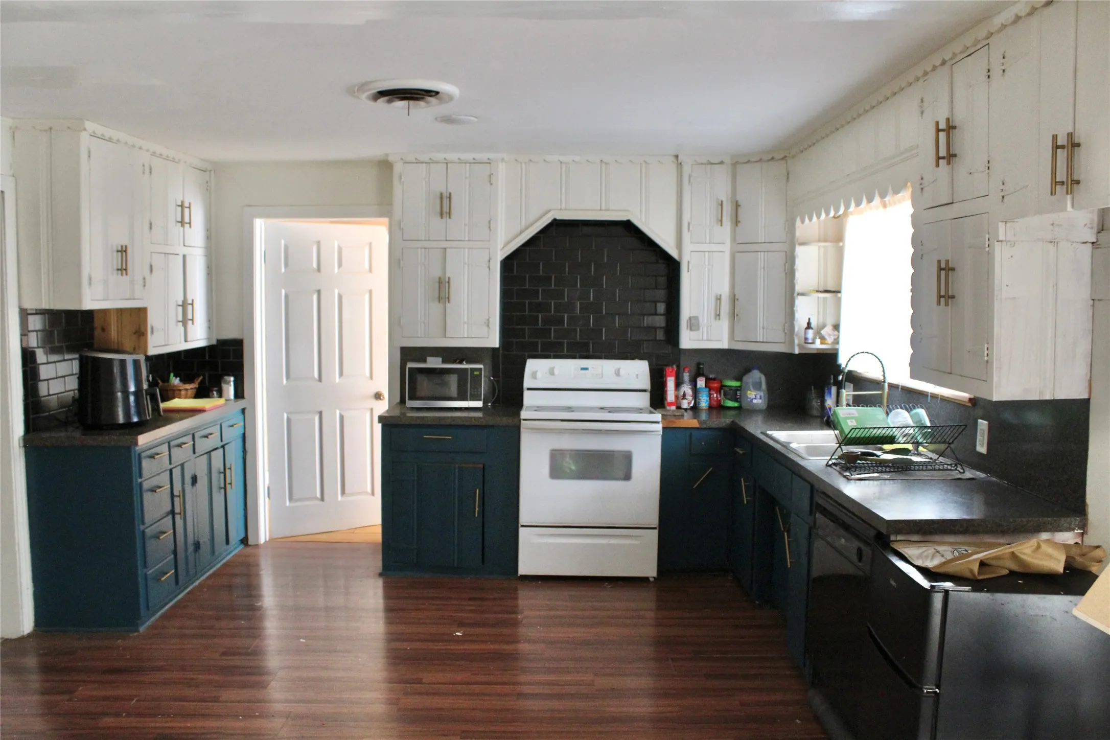 Single Family Residence For Sale in Knox County , 400 E Main Street, Knox City, Texas 79529, 4 Bedroom, 2 Bathroom, 2 Garage spaces, 3,150 Sqft, built in 1950, mls#21394290, Real Estate Agent in Knox City, Homes For Sale in Knox county, Homes For Sale in Knox City, Realtor in Knox City Texas, Real Estate Brokerage Independent Realty Texas, Luminita Cordes Realtor