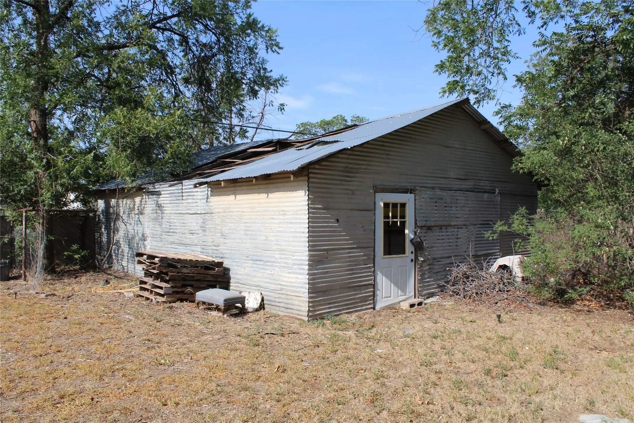 Single Family Residence For Sale in Knox County , 400 E Main Street, Knox City, Texas 79529, 4 Bedroom, 2 Bathroom, 2 Garage spaces, 3,150 Sqft, built in 1950, mls#21394290, Real Estate Agent in Knox City, Homes For Sale in Knox county, Homes For Sale in Knox City, Realtor in Knox City Texas, Real Estate Brokerage Independent Realty Texas, Luminita Cordes Realtor