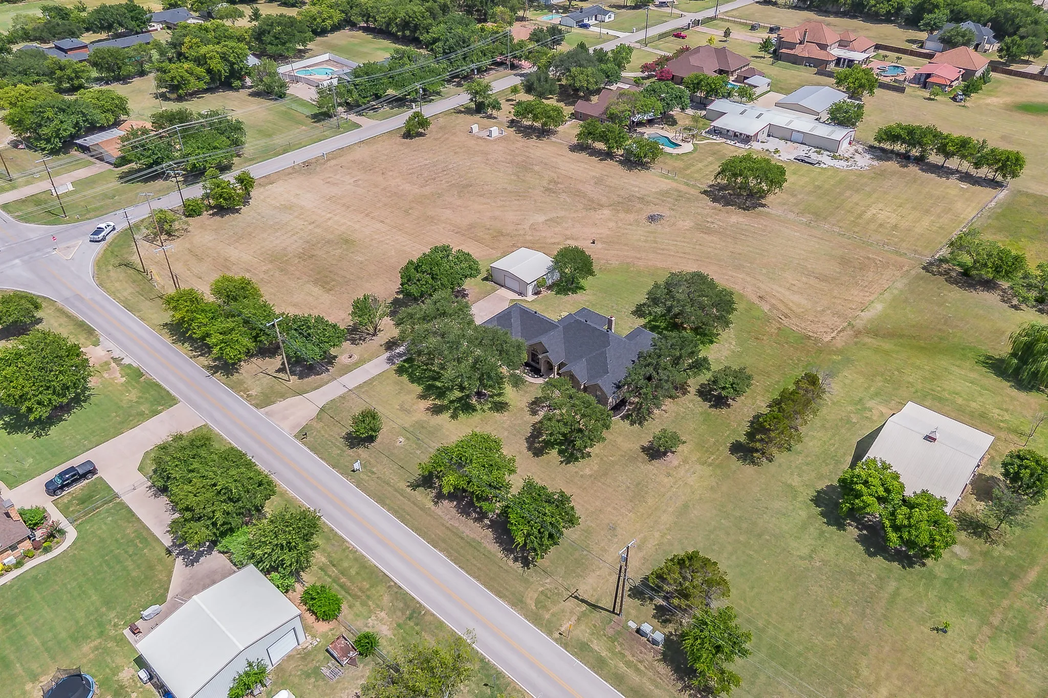 Single Family Residence For Sale in Tarrant County , 2305 Floyd Hampton Road, Crowley, Texas 76036, 4 Bedroom, 3 Bathroom, 3 Garage spaces, 2,660 Sqft, built in 1994, mls#21394876, Real Estate Agent in Crowley, Homes For Sale in Tarrant county, Homes For Sale in Crowley, Realtor in Crowley Texas, Real Estate Brokerage Independent Realty Texas, Luminita Cordes Realtor