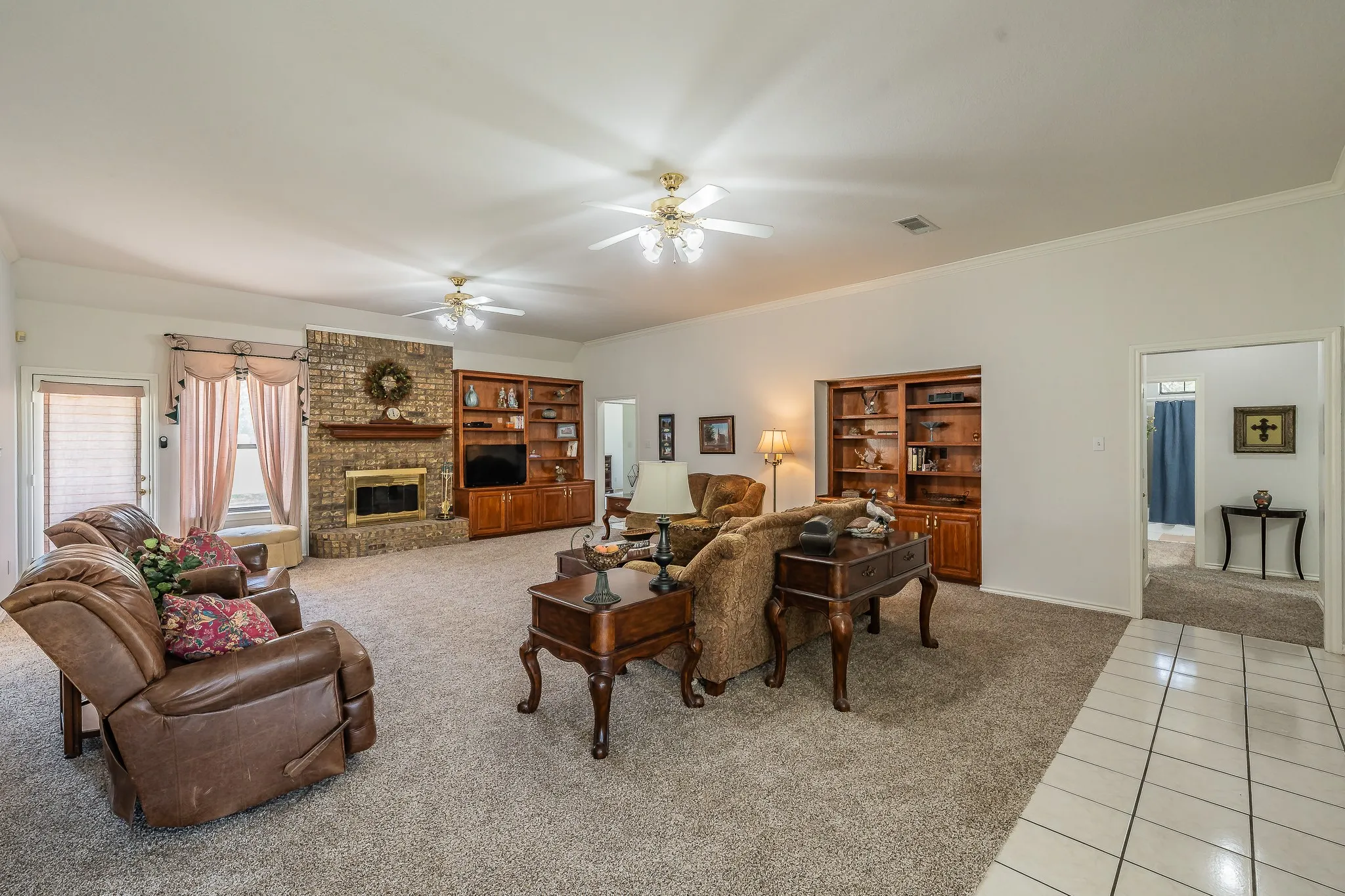 Single Family Residence For Sale in Tarrant County , 2305 Floyd Hampton Road, Crowley, Texas 76036, 4 Bedroom, 3 Bathroom, 3 Garage spaces, 2,660 Sqft, built in 1994, mls#21394876, Real Estate Agent in Crowley, Homes For Sale in Tarrant county, Homes For Sale in Crowley, Realtor in Crowley Texas, Real Estate Brokerage Independent Realty Texas, Luminita Cordes Realtor