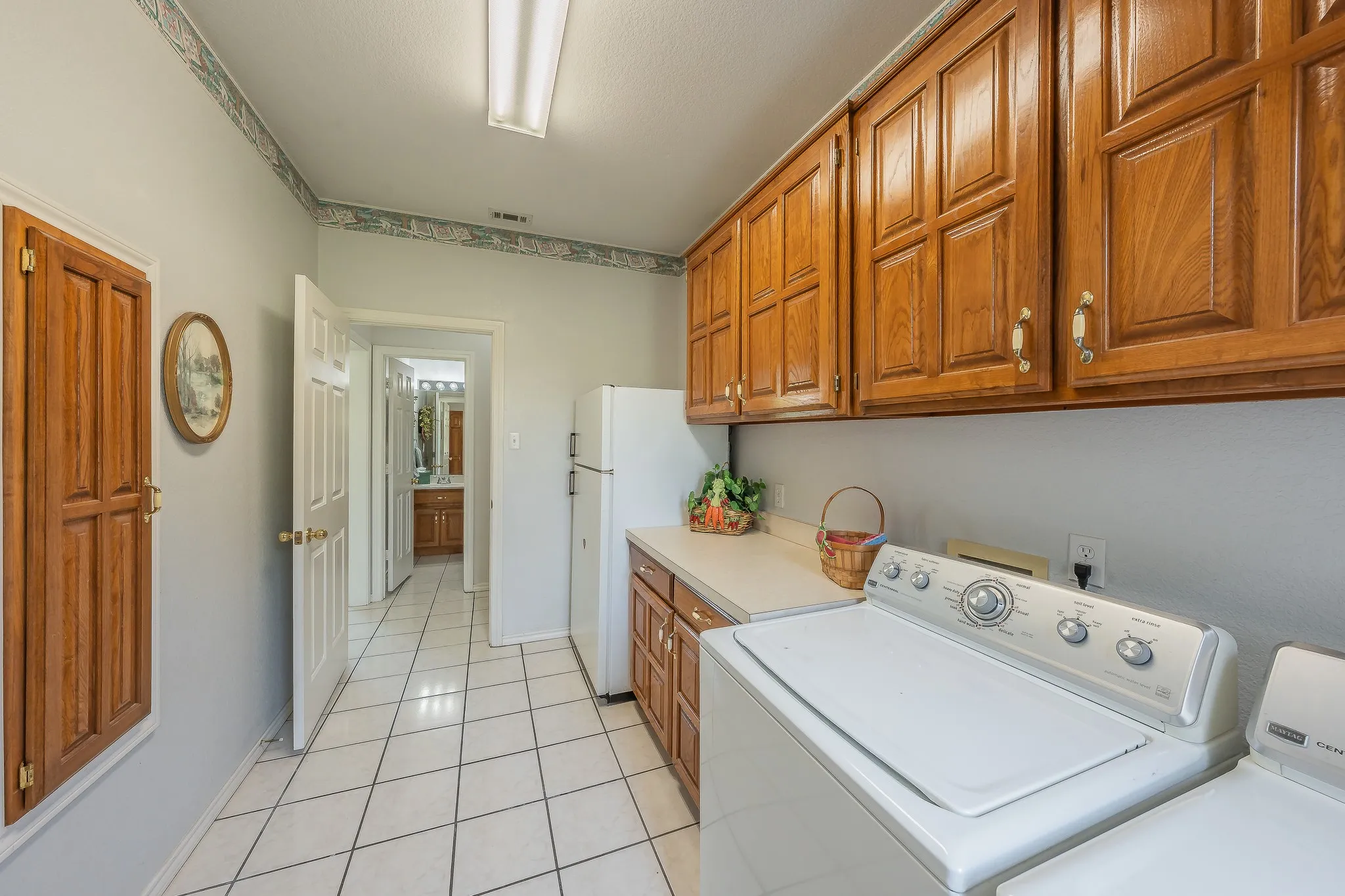 Single Family Residence For Sale in Tarrant County , 2305 Floyd Hampton Road, Crowley, Texas 76036, 4 Bedroom, 3 Bathroom, 3 Garage spaces, 2,660 Sqft, built in 1994, mls#21394876, Real Estate Agent in Crowley, Homes For Sale in Tarrant county, Homes For Sale in Crowley, Realtor in Crowley Texas, Real Estate Brokerage Independent Realty Texas, Luminita Cordes Realtor