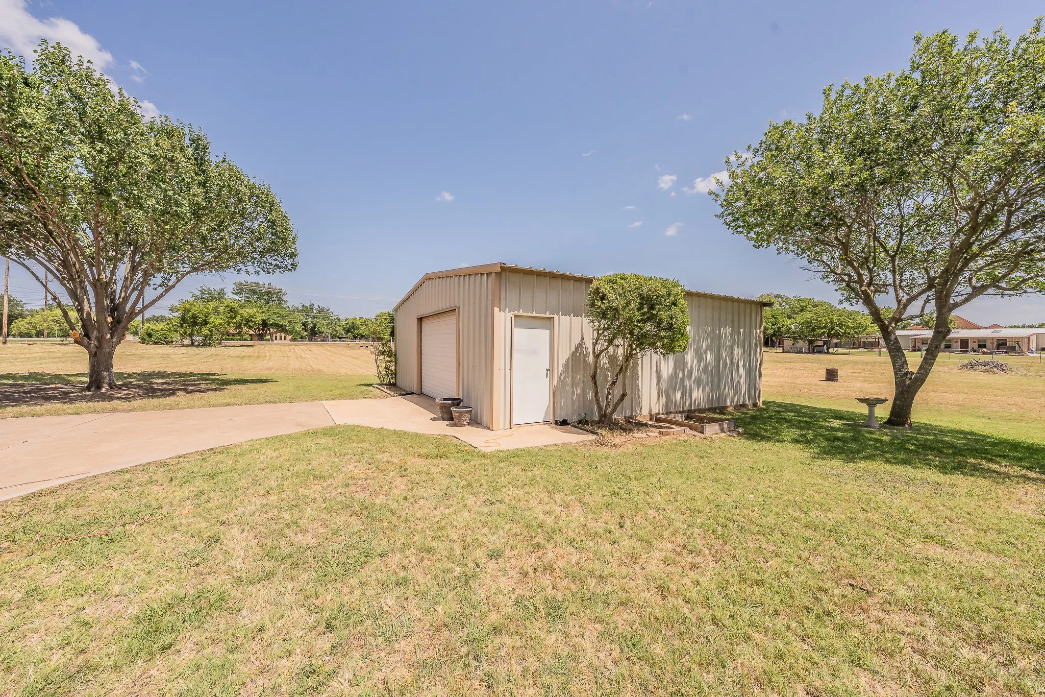 Single Family Residence For Sale in Tarrant County , 2305 Floyd Hampton Road, Crowley, Texas 76036, 4 Bedroom, 3 Bathroom, 3 Garage spaces, 2,660 Sqft, built in 1994, mls#21394876, Real Estate Agent in Crowley, Homes For Sale in Tarrant county, Homes For Sale in Crowley, Realtor in Crowley Texas, Real Estate Brokerage Independent Realty Texas, Luminita Cordes Realtor
