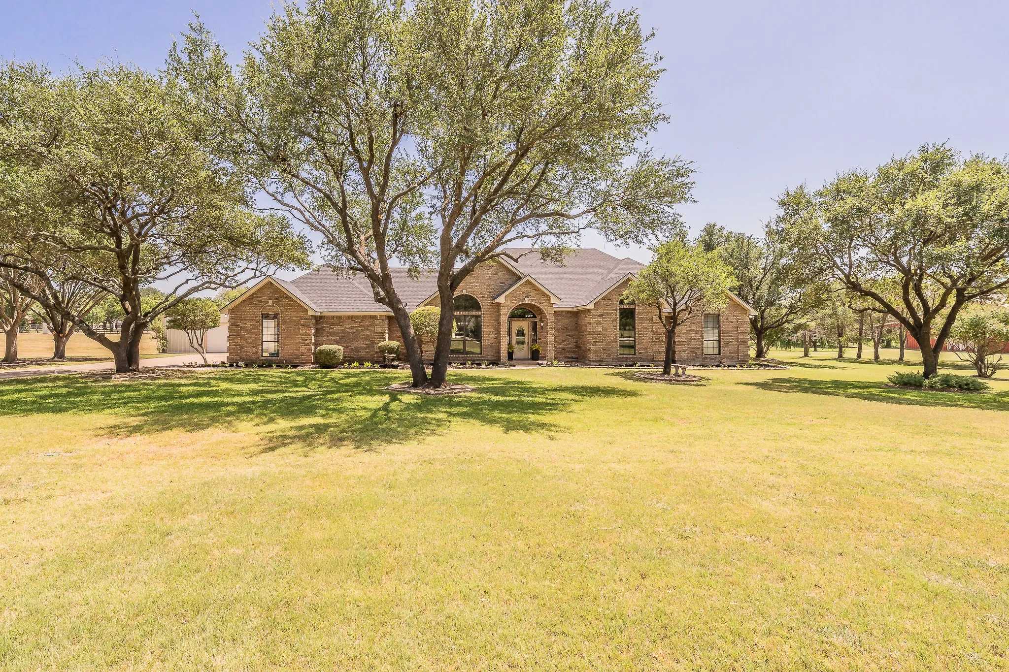 Single Family Residence For Sale in Tarrant County , 2305 Floyd Hampton Road, Crowley, Texas 76036, 4 Bedroom, 3 Bathroom, 3 Garage spaces, 2,660 Sqft, built in 1994, mls#21394876, Real Estate Agent in Crowley, Homes For Sale in Tarrant county, Homes For Sale in Crowley, Realtor in Crowley Texas, Real Estate Brokerage Independent Realty Texas, Luminita Cordes Realtor
