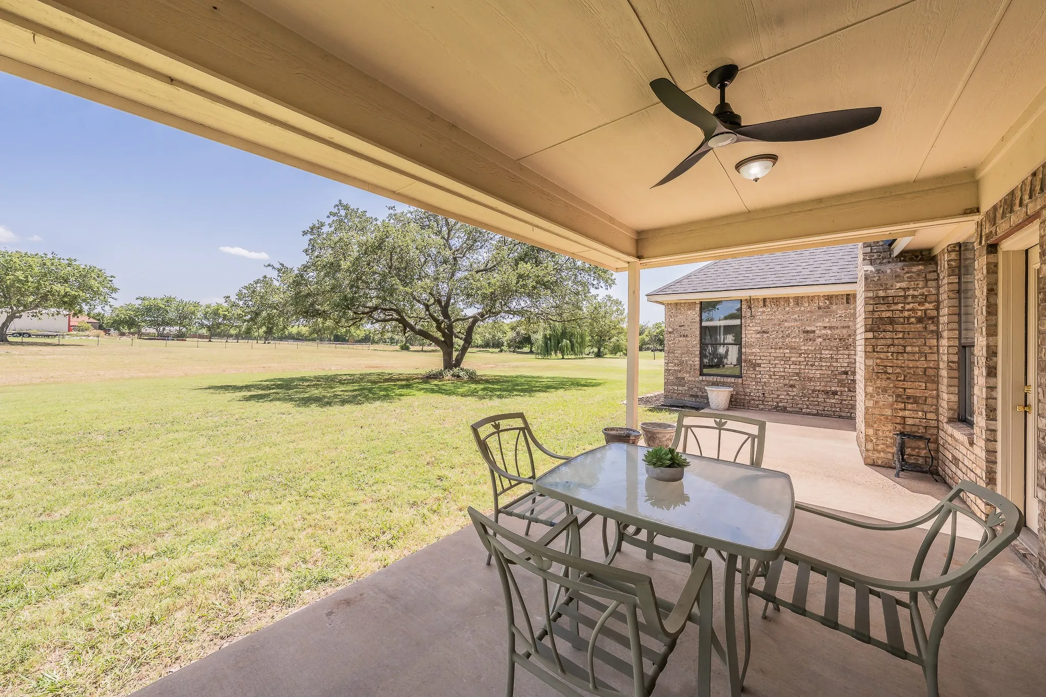 Single Family Residence For Sale in Tarrant County , 2305 Floyd Hampton Road, Crowley, Texas 76036, 4 Bedroom, 3 Bathroom, 3 Garage spaces, 2,660 Sqft, built in 1994, mls#21394876, Real Estate Agent in Crowley, Homes For Sale in Tarrant county, Homes For Sale in Crowley, Realtor in Crowley Texas, Real Estate Brokerage Independent Realty Texas, Luminita Cordes Realtor