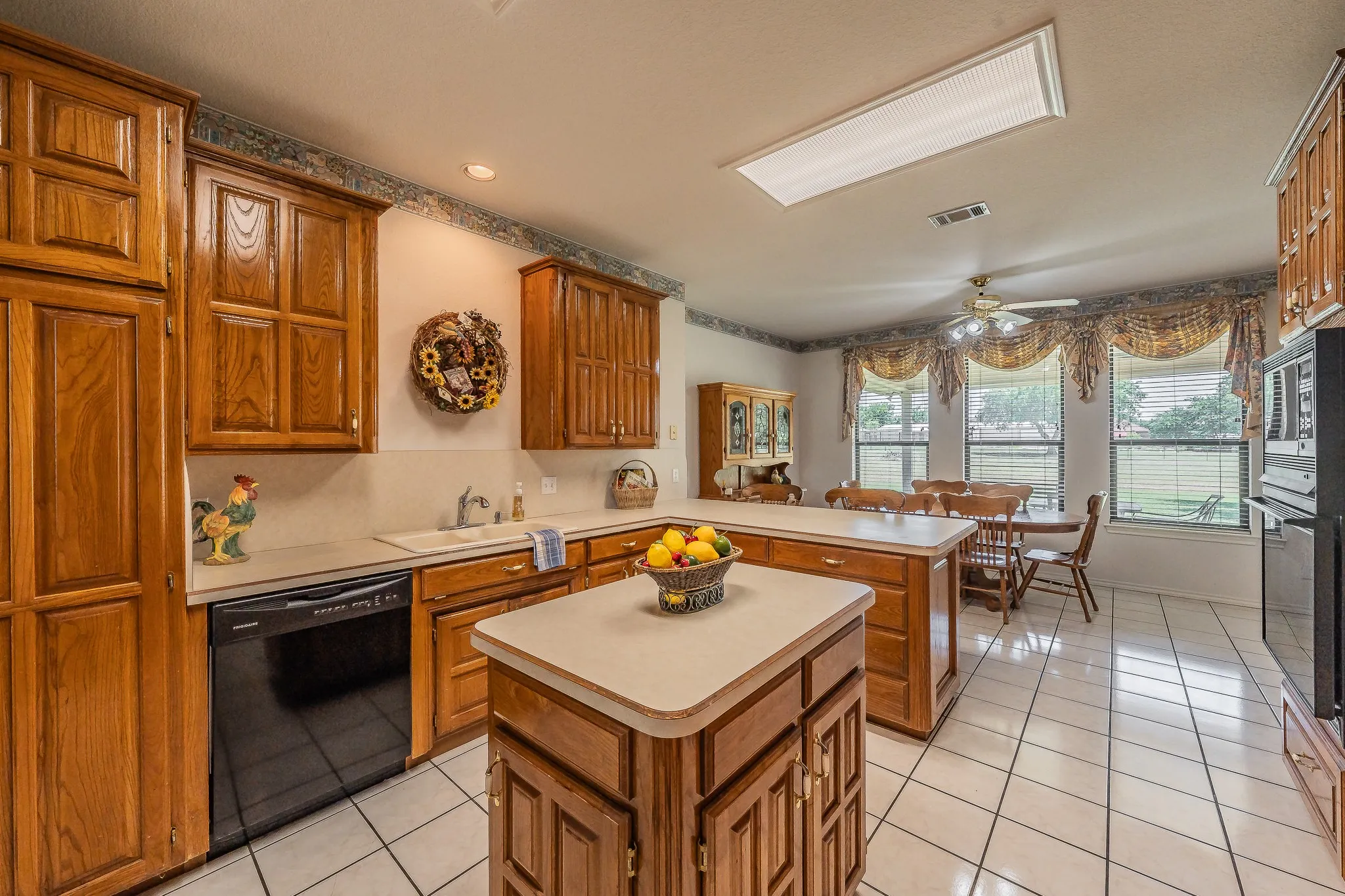 Single Family Residence For Sale in Tarrant County , 2305 Floyd Hampton Road, Crowley, Texas 76036, 4 Bedroom, 3 Bathroom, 3 Garage spaces, 2,660 Sqft, built in 1994, mls#21394876, Real Estate Agent in Crowley, Homes For Sale in Tarrant county, Homes For Sale in Crowley, Realtor in Crowley Texas, Real Estate Brokerage Independent Realty Texas, Luminita Cordes Realtor