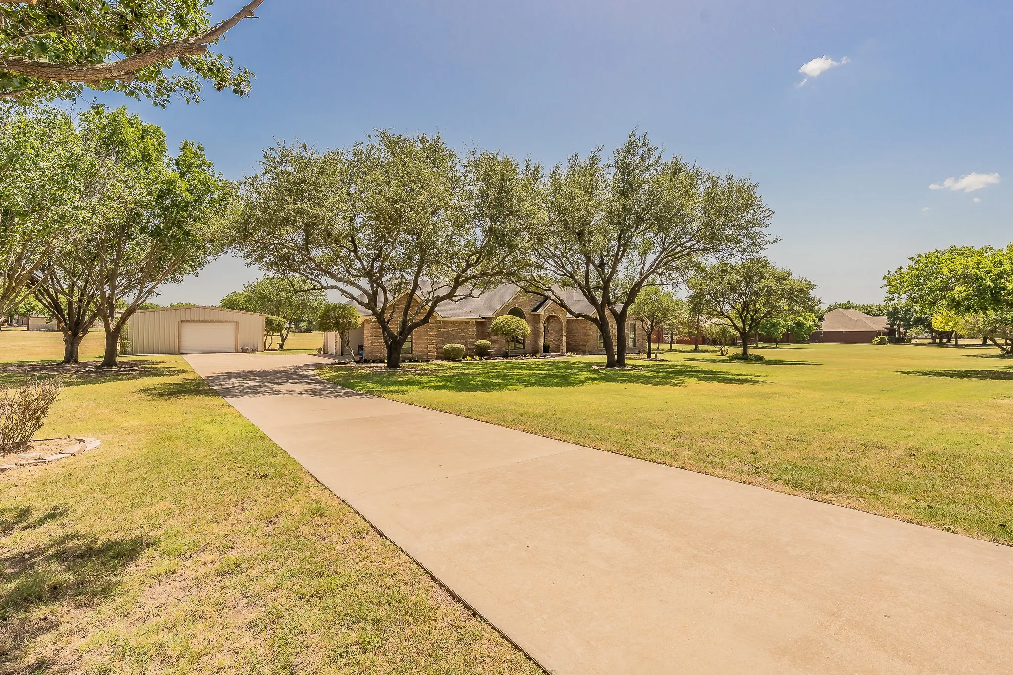 Single Family Residence For Sale in Tarrant County , 2305 Floyd Hampton Road, Crowley, Texas 76036, 4 Bedroom, 3 Bathroom, 3 Garage spaces, 2,660 Sqft, built in 1994, mls#21394876, Real Estate Agent in Crowley, Homes For Sale in Tarrant county, Homes For Sale in Crowley, Realtor in Crowley Texas, Real Estate Brokerage Independent Realty Texas, Luminita Cordes Realtor
