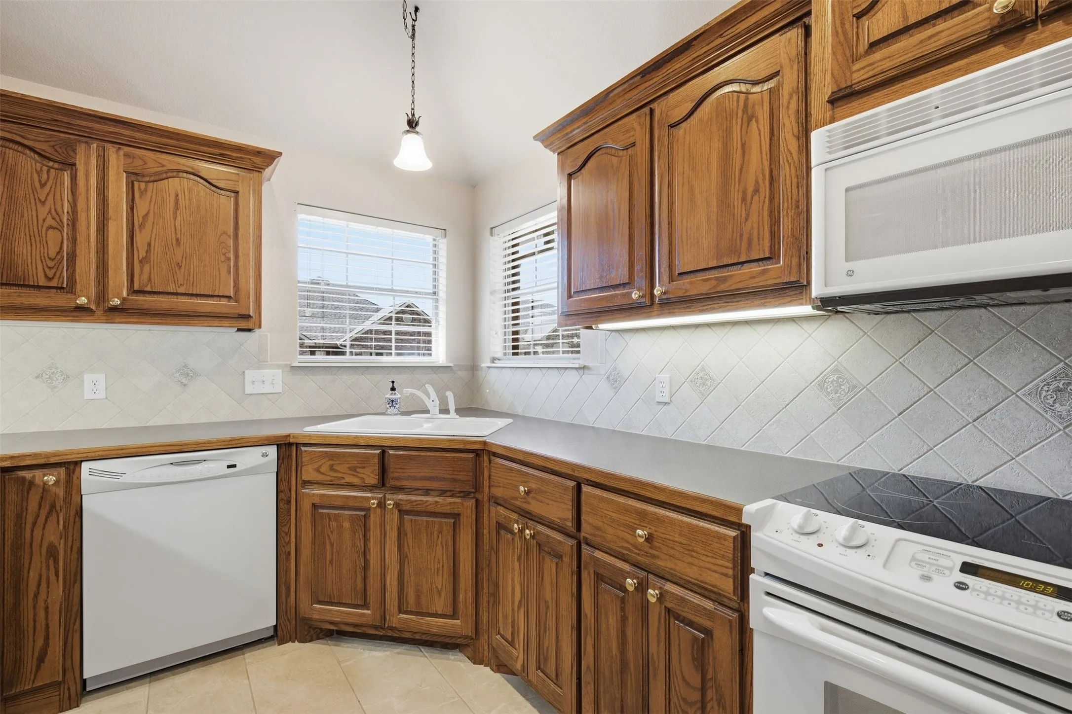 Single Family Residence For Sale in Dallas County , 103 Crestway Drive 26, Cedar Hill, Texas 75104, 3 Bedroom, 2 Bathroom, 2 Garage spaces, 1,856 Sqft, built in 2006, mls#21393587, Real Estate Agent in Cedar Hill, Homes For Sale in Dallas county, Homes For Sale in Cedar Hill, Realtor in Cedar Hill Texas, Real Estate Brokerage Independent Realty Texas, Luminita Cordes Realtor