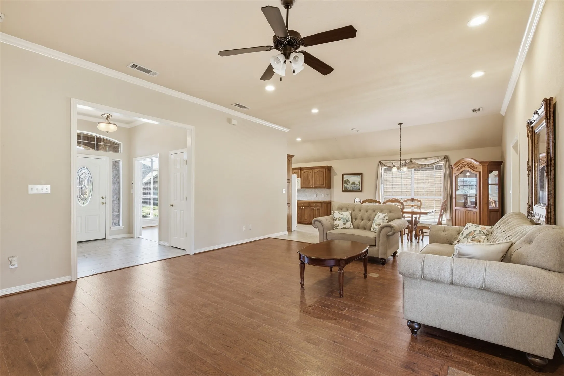 BEAUTIFUL ENGINEERED WOOD FLOORS IN LARGE LIVING AREA
