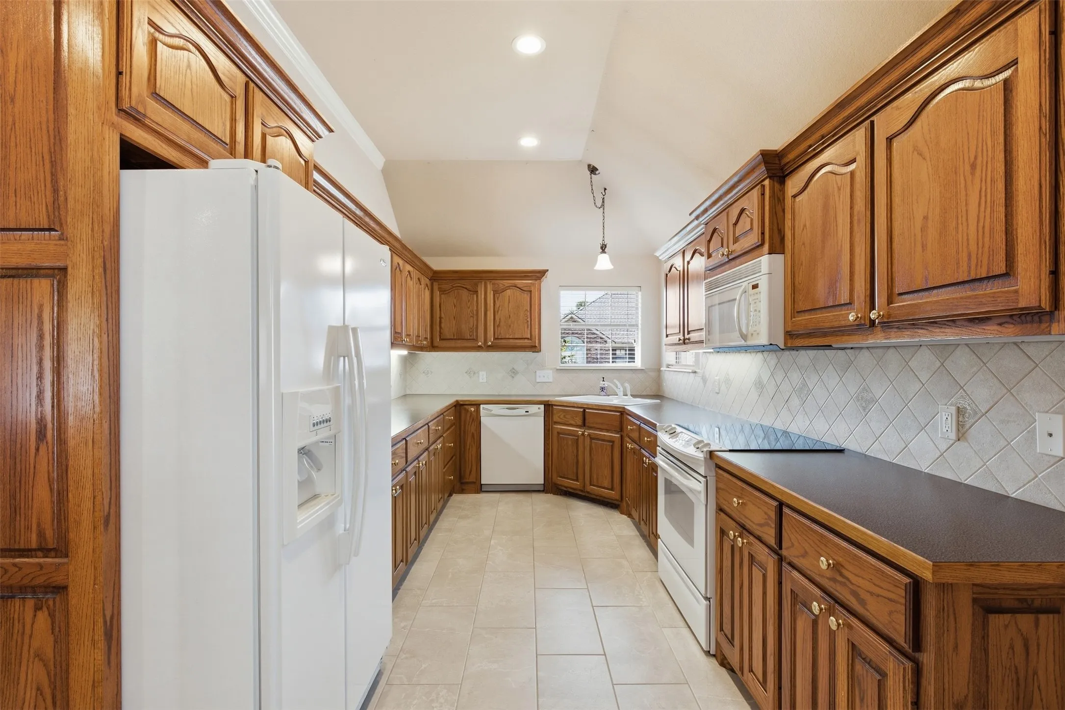 Single Family Residence For Sale in Dallas County , 103 Crestway Drive 26, Cedar Hill, Texas 75104, 3 Bedroom, 2 Bathroom, 2 Garage spaces, 1,856 Sqft, built in 2006, mls#21393587, Real Estate Agent in Cedar Hill, Homes For Sale in Dallas county, Homes For Sale in Cedar Hill, Realtor in Cedar Hill Texas, Real Estate Brokerage Independent Realty Texas, Luminita Cordes Realtor