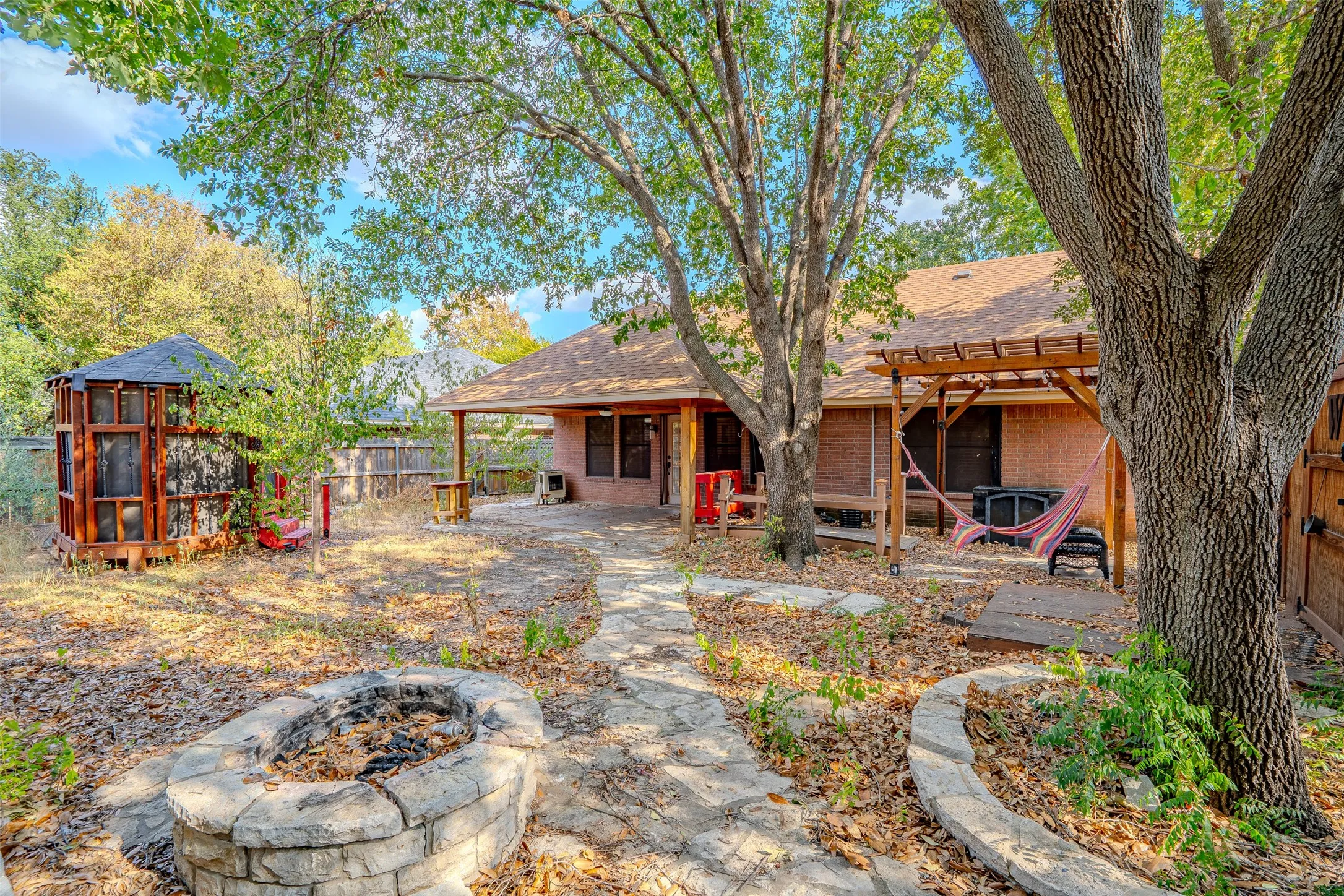 Enclosed picnic area and firepit
