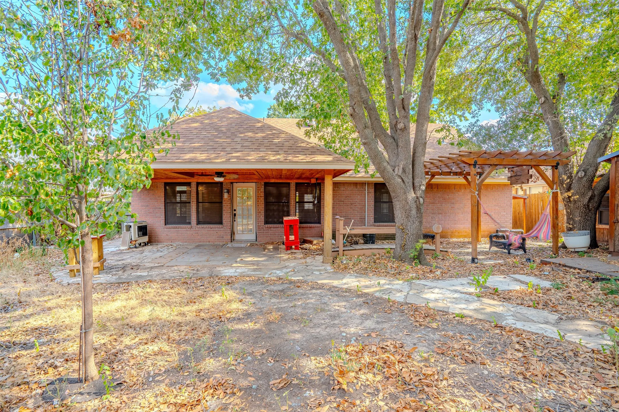 Great shaded private backyard with pergola