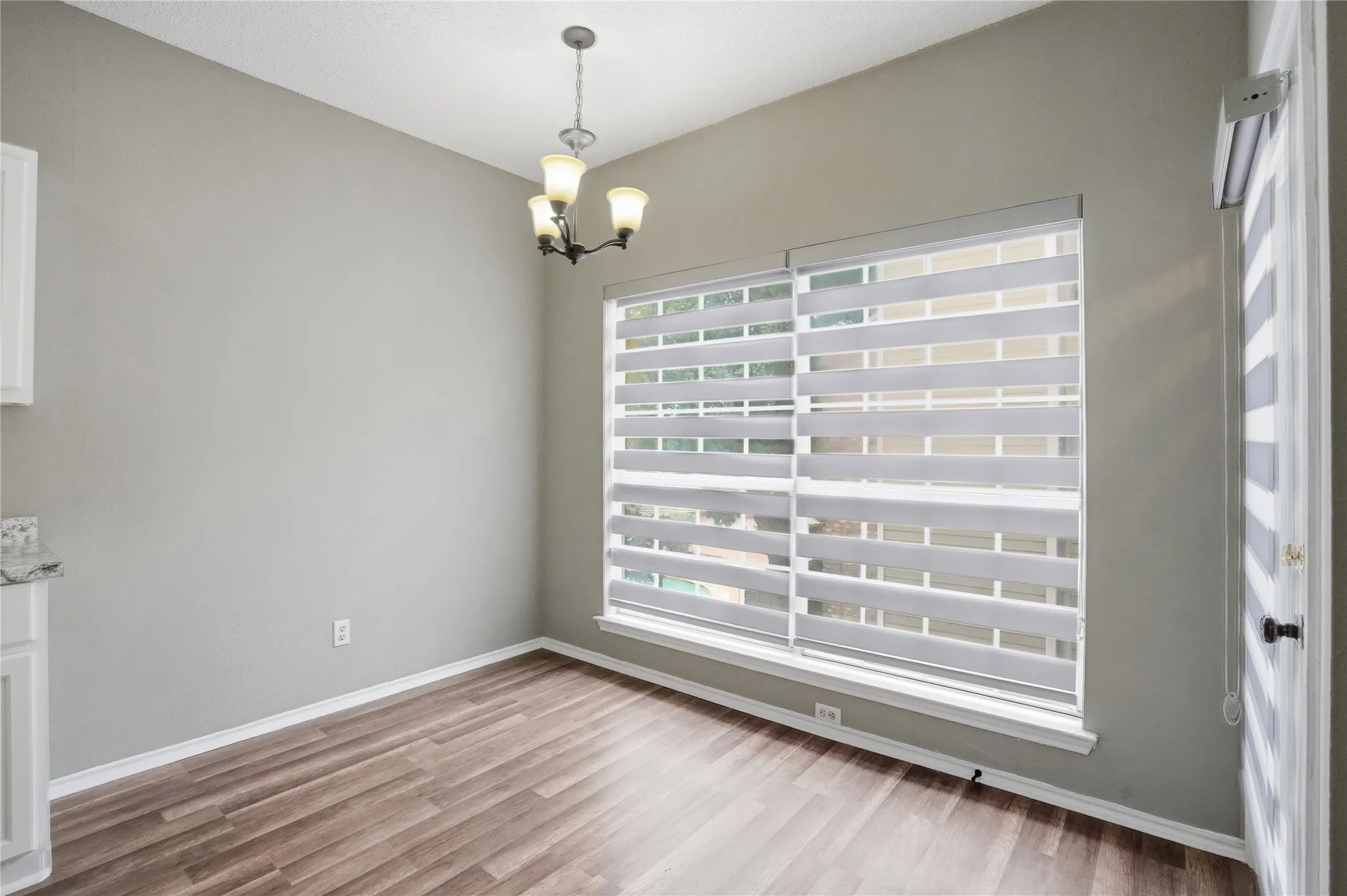 Condominium For Sale in Dallas County , 4115 Esters Road 712, Irving, Texas 75038, 2 Bedroom, 1 Bathroom, Garage spaces, 783 Sqft, built in 1984, mls#21394840, Real Estate Agent in Irving, Homes For Sale in Dallas county, Homes For Sale in Irving, Realtor in Irving Texas, Real Estate Brokerage Independent Realty Texas, Luminita Cordes Realtor