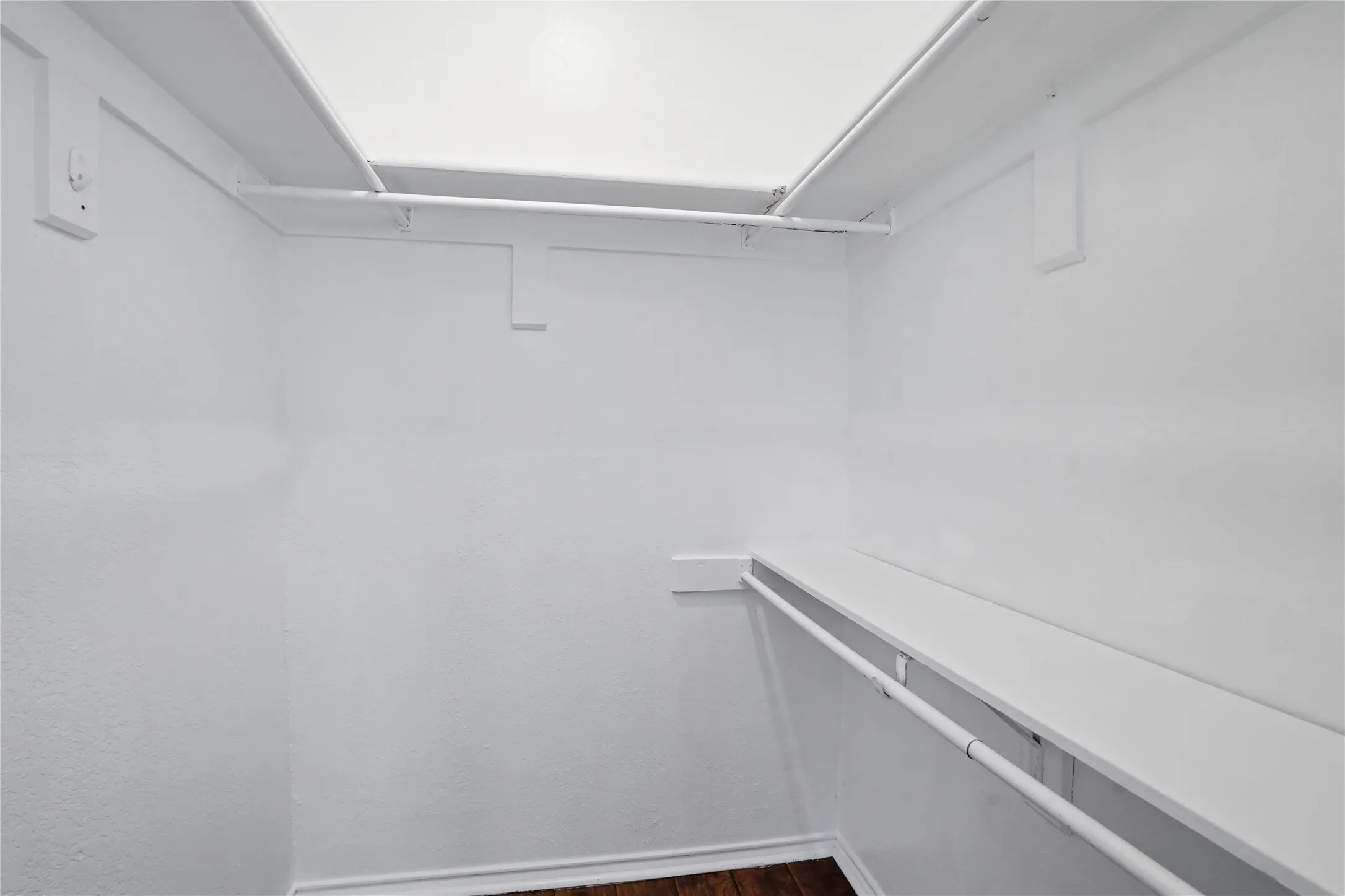 Condominium For Sale in Dallas County , 4115 Esters Road 712, Irving, Texas 75038, 2 Bedroom, 1 Bathroom, Garage spaces, 783 Sqft, built in 1984, mls#21394840, Real Estate Agent in Irving, Homes For Sale in Dallas county, Homes For Sale in Irving, Realtor in Irving Texas, Real Estate Brokerage Independent Realty Texas, Luminita Cordes Realtor