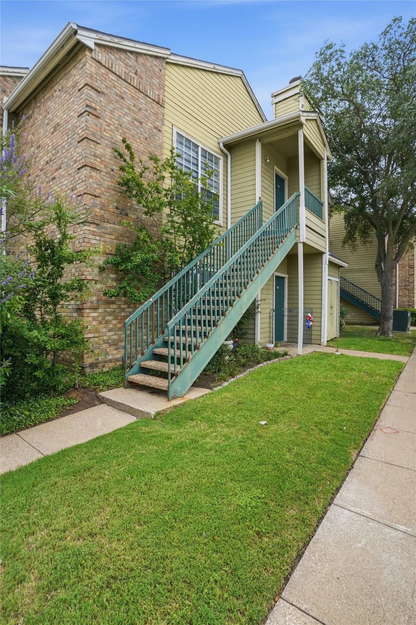 Condominium For Sale in Dallas County , 4115 Esters Road 712, Irving, Texas 75038, 2 Bedroom, 1 Bathroom, Garage spaces, 783 Sqft, built in 1984, mls#21394840, Real Estate Agent in Irving, Homes For Sale in Dallas county, Homes For Sale in Irving, Realtor in Irving Texas, Real Estate Brokerage Independent Realty Texas, Luminita Cordes Realtor