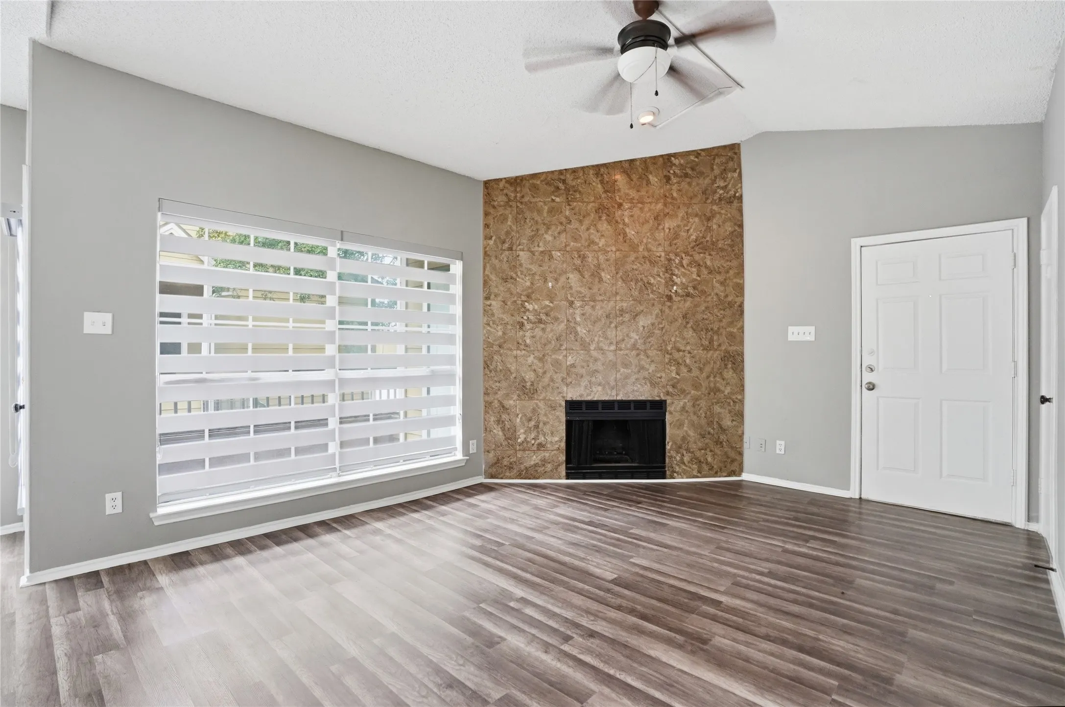 Condominium For Sale in Dallas County , 4115 Esters Road 712, Irving, Texas 75038, 2 Bedroom, 1 Bathroom, Garage spaces, 783 Sqft, built in 1984, mls#21394840, Real Estate Agent in Irving, Homes For Sale in Dallas county, Homes For Sale in Irving, Realtor in Irving Texas, Real Estate Brokerage Independent Realty Texas, Luminita Cordes Realtor