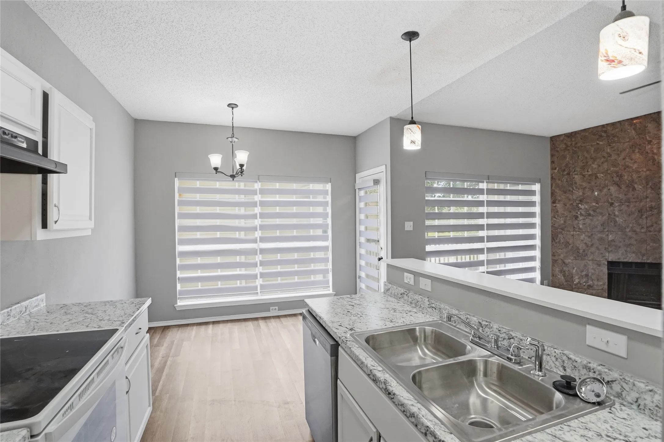 Condominium For Sale in Dallas County , 4115 Esters Road 712, Irving, Texas 75038, 2 Bedroom, 1 Bathroom, Garage spaces, 783 Sqft, built in 1984, mls#21394840, Real Estate Agent in Irving, Homes For Sale in Dallas county, Homes For Sale in Irving, Realtor in Irving Texas, Real Estate Brokerage Independent Realty Texas, Luminita Cordes Realtor