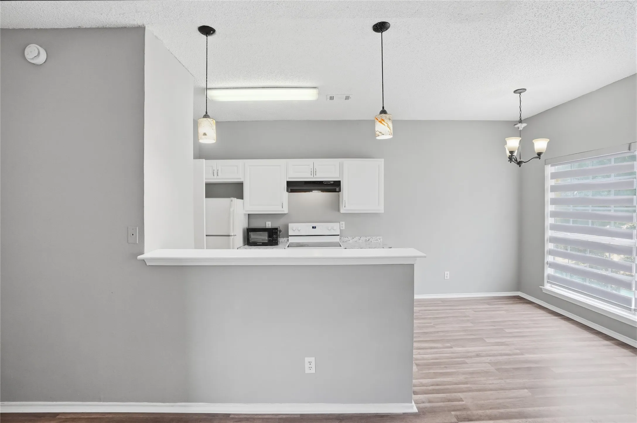 Condominium For Sale in Dallas County , 4115 Esters Road 712, Irving, Texas 75038, 2 Bedroom, 1 Bathroom, Garage spaces, 783 Sqft, built in 1984, mls#21394840, Real Estate Agent in Irving, Homes For Sale in Dallas county, Homes For Sale in Irving, Realtor in Irving Texas, Real Estate Brokerage Independent Realty Texas, Luminita Cordes Realtor