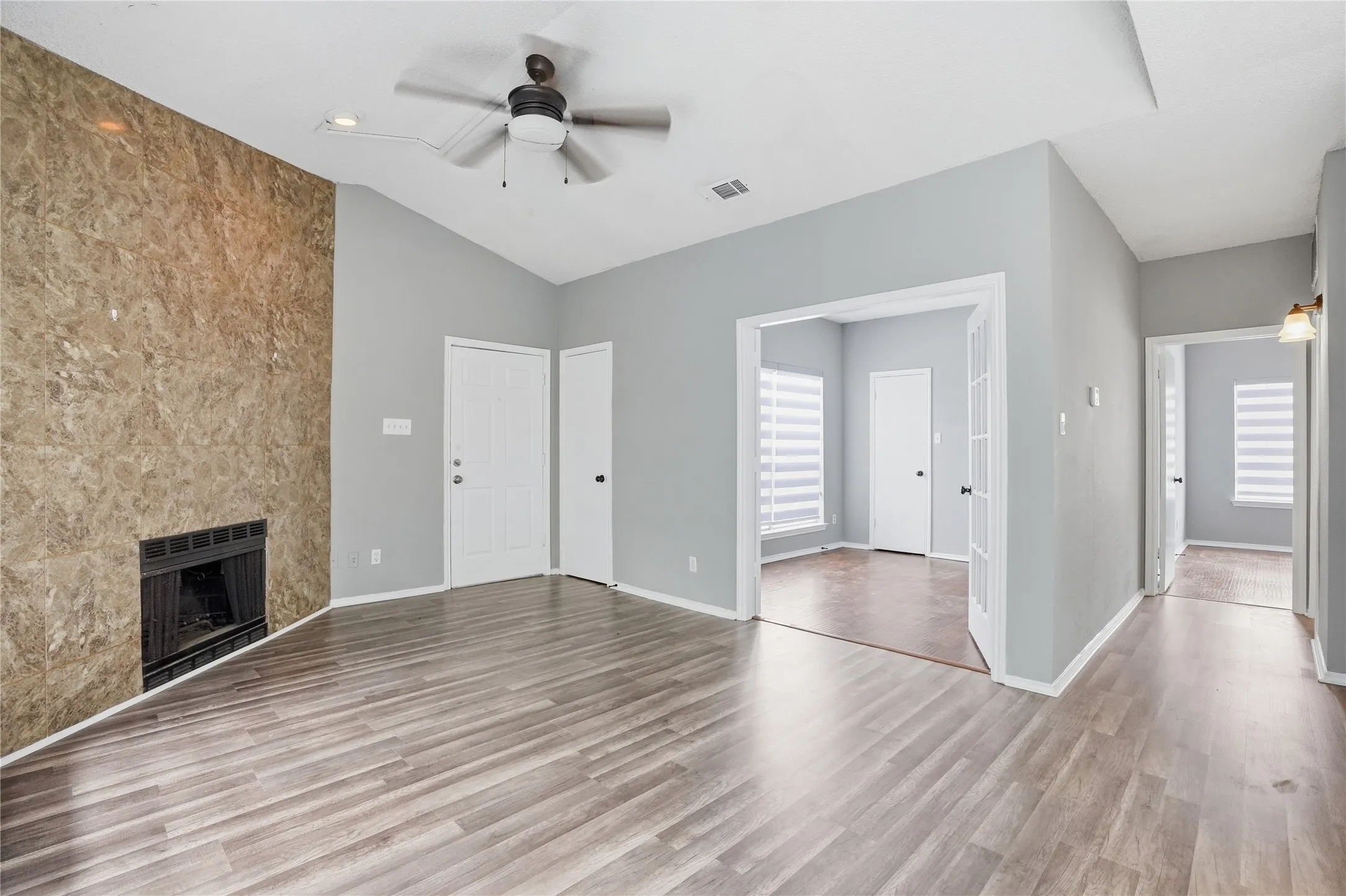 Condominium For Sale in Dallas County , 4115 Esters Road 712, Irving, Texas 75038, 2 Bedroom, 1 Bathroom, Garage spaces, 783 Sqft, built in 1984, mls#21394840, Real Estate Agent in Irving, Homes For Sale in Dallas county, Homes For Sale in Irving, Realtor in Irving Texas, Real Estate Brokerage Independent Realty Texas, Luminita Cordes Realtor