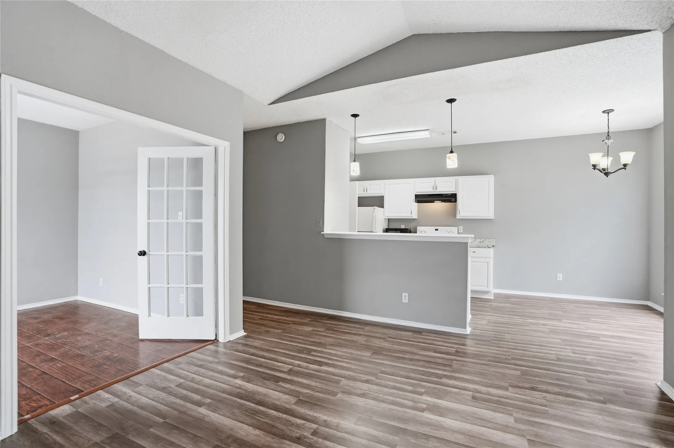 Condominium For Sale in Dallas County , 4115 Esters Road 712, Irving, Texas 75038, 2 Bedroom, 1 Bathroom, Garage spaces, 783 Sqft, built in 1984, mls#21394840, Real Estate Agent in Irving, Homes For Sale in Dallas county, Homes For Sale in Irving, Realtor in Irving Texas, Real Estate Brokerage Independent Realty Texas, Luminita Cordes Realtor