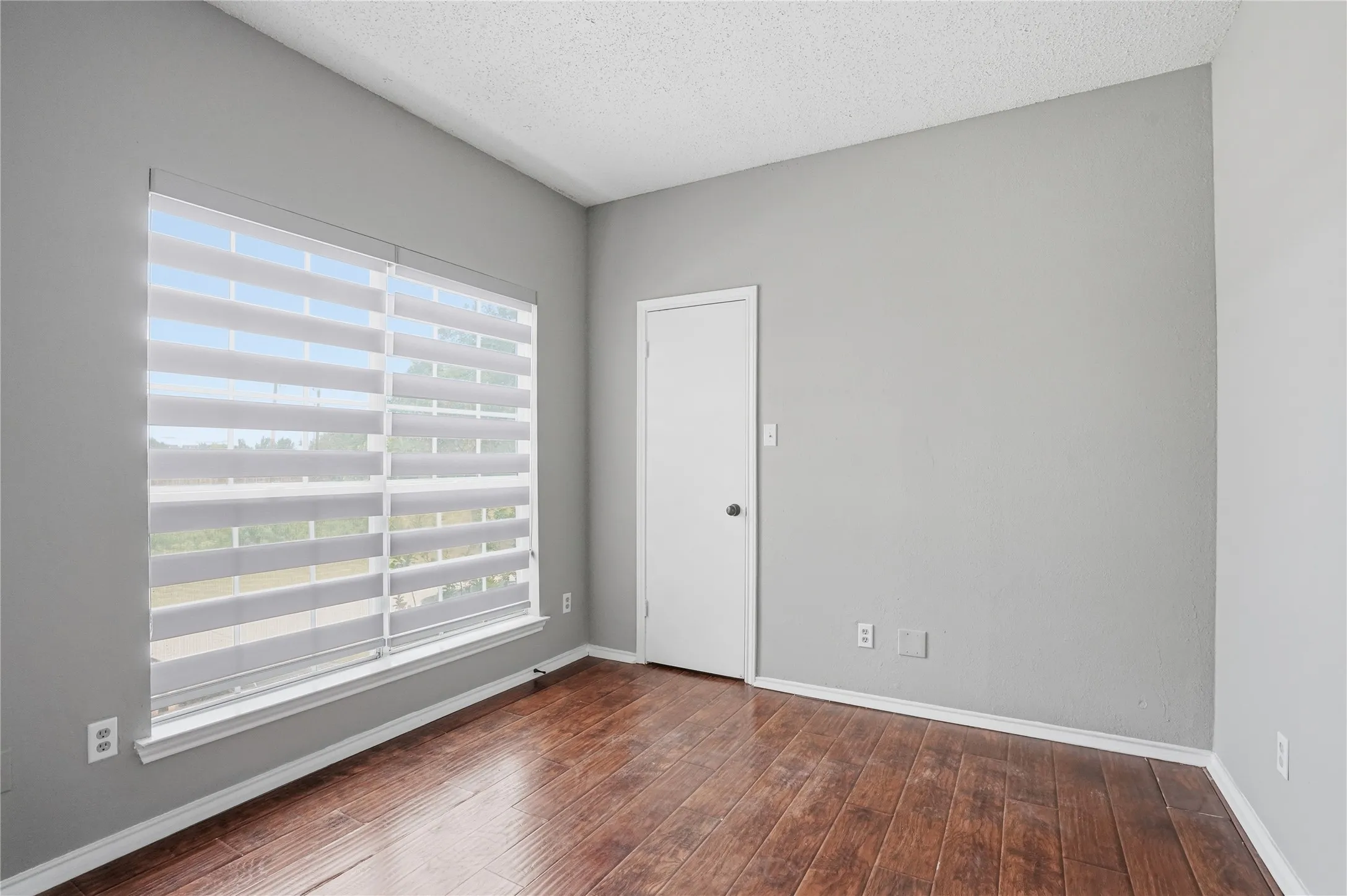Condominium For Sale in Dallas County , 4115 Esters Road 712, Irving, Texas 75038, 2 Bedroom, 1 Bathroom, Garage spaces, 783 Sqft, built in 1984, mls#21394840, Real Estate Agent in Irving, Homes For Sale in Dallas county, Homes For Sale in Irving, Realtor in Irving Texas, Real Estate Brokerage Independent Realty Texas, Luminita Cordes Realtor