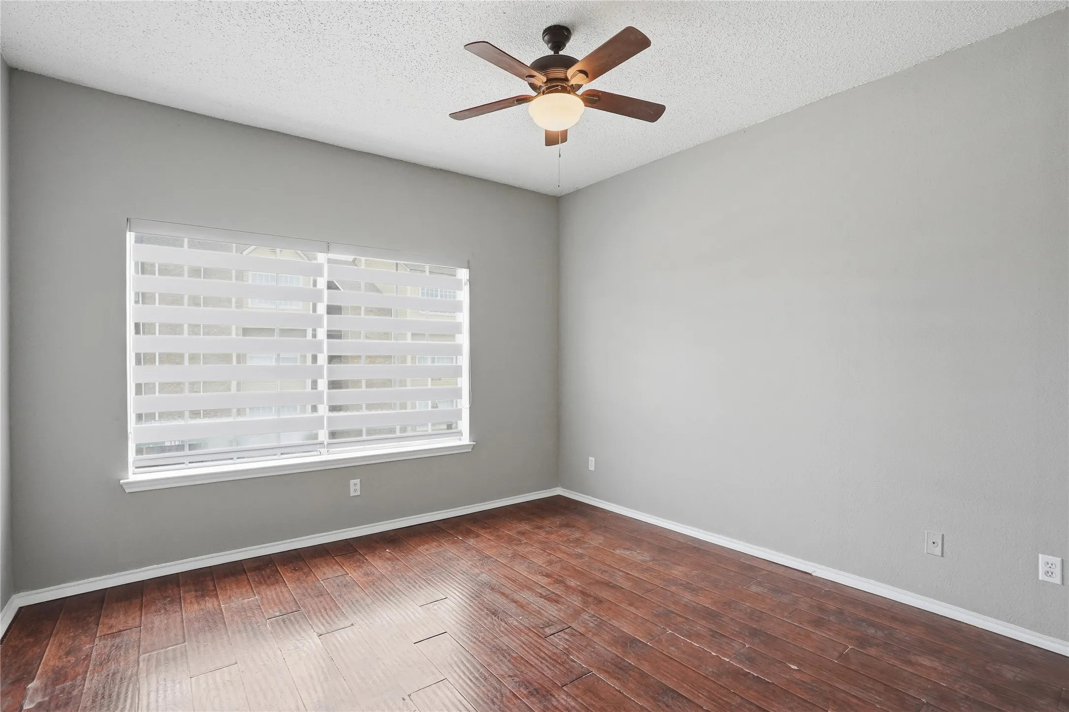 Condominium For Sale in Dallas County , 4115 Esters Road 712, Irving, Texas 75038, 2 Bedroom, 1 Bathroom, Garage spaces, 783 Sqft, built in 1984, mls#21394840, Real Estate Agent in Irving, Homes For Sale in Dallas county, Homes For Sale in Irving, Realtor in Irving Texas, Real Estate Brokerage Independent Realty Texas, Luminita Cordes Realtor