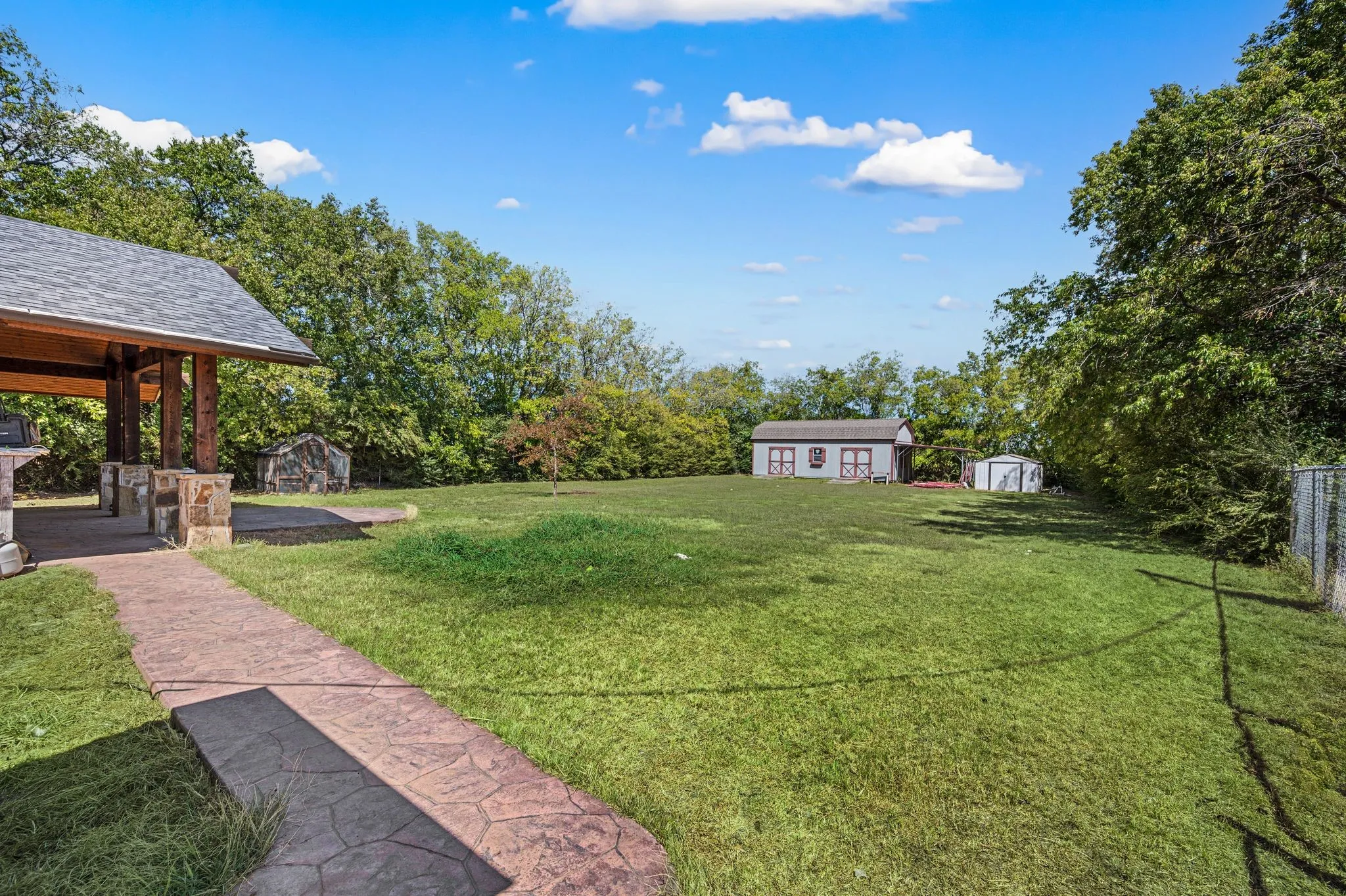 Farm For Sale in Tarrant County , 1700 Marti Drive, Burleson, Texas 76028, 3 Bedroom, 2 Bathroom, Garage spaces, 1,911 Sqft, built in 1969, mls#21394883, Real Estate Agent in Burleson, Homes For Sale in Tarrant county, Homes For Sale in Burleson, Realtor in Burleson Texas, Real Estate Brokerage Independent Realty Texas, Luminita Cordes Realtor