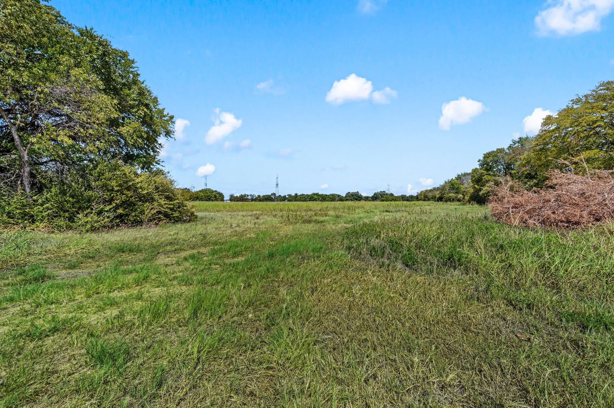 Farm For Sale in Tarrant County , 1700 Marti Drive, Burleson, Texas 76028, 3 Bedroom, 2 Bathroom, Garage spaces, 1,911 Sqft, built in 1969, mls#21394883, Real Estate Agent in Burleson, Homes For Sale in Tarrant county, Homes For Sale in Burleson, Realtor in Burleson Texas, Real Estate Brokerage Independent Realty Texas, Luminita Cordes Realtor