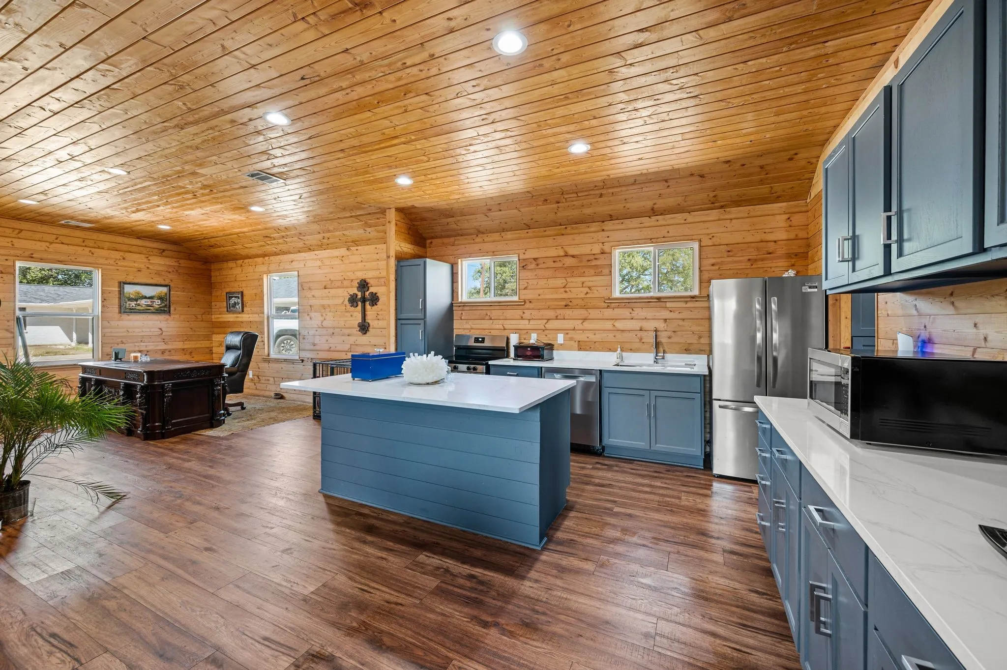 Farm For Sale in Tarrant County , 1700 Marti Drive, Burleson, Texas 76028, 3 Bedroom, 2 Bathroom, Garage spaces, 1,911 Sqft, built in 1969, mls#21394883, Real Estate Agent in Burleson, Homes For Sale in Tarrant county, Homes For Sale in Burleson, Realtor in Burleson Texas, Real Estate Brokerage Independent Realty Texas, Luminita Cordes Realtor