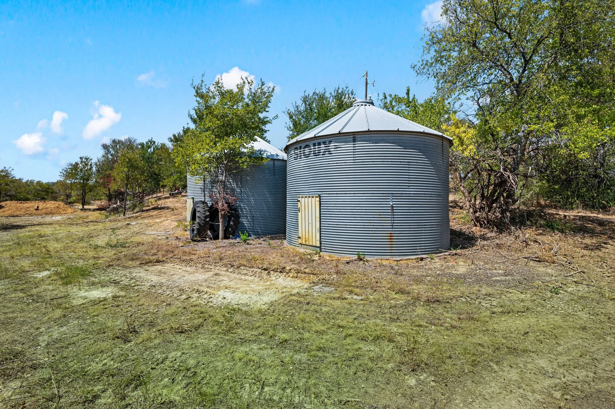 Farm For Sale in Tarrant County , 1700 Marti Drive, Burleson, Texas 76028, 3 Bedroom, 2 Bathroom, Garage spaces, 1,911 Sqft, built in 1969, mls#21394883, Real Estate Agent in Burleson, Homes For Sale in Tarrant county, Homes For Sale in Burleson, Realtor in Burleson Texas, Real Estate Brokerage Independent Realty Texas, Luminita Cordes Realtor