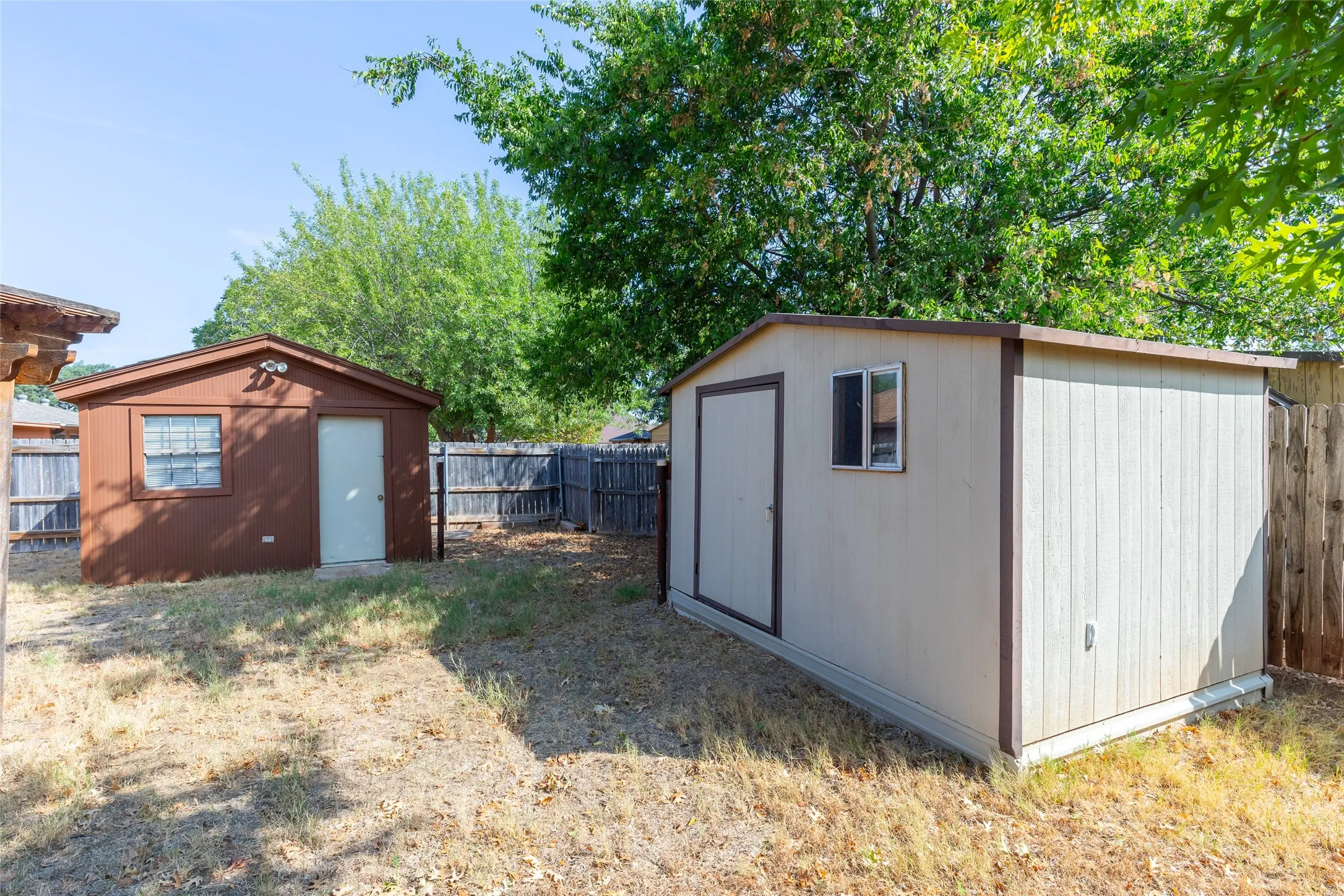 Single Family Residence For Sale in Taylor County , 1001 Pardoners Road, Abilene, Texas 79602, 3 Bedroom, 2 Bathroom, 2 Garage spaces, 1,527 Sqft, built in 1981, mls#21393844, Real Estate Agent in Abilene, Homes For Sale in Taylor county, Homes For Sale in Abilene, Realtor in Abilene Texas, Real Estate Brokerage Independent Realty Texas, Luminita Cordes Realtor