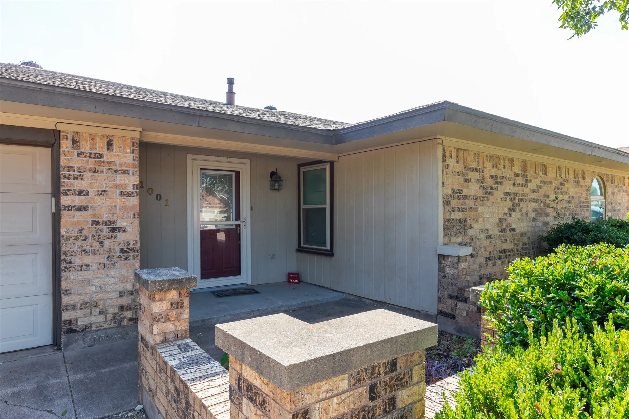 Single Family Residence For Sale in Taylor County , 1001 Pardoners Road, Abilene, Texas 79602, 3 Bedroom, 2 Bathroom, 2 Garage spaces, 1,527 Sqft, built in 1981, mls#21393844, Real Estate Agent in Abilene, Homes For Sale in Taylor county, Homes For Sale in Abilene, Realtor in Abilene Texas, Real Estate Brokerage Independent Realty Texas, Luminita Cordes Realtor
