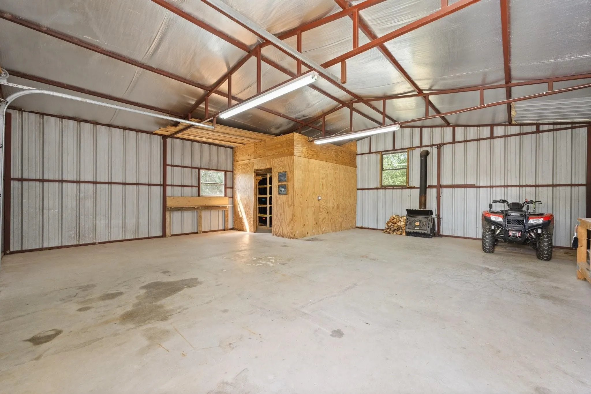 FULLY INSULATED and it also includes a separate storage area! Perfect for holiday decor!