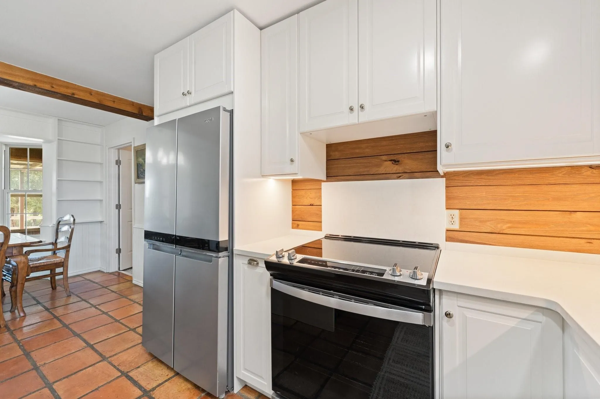 Plenty of cabinet and counter space throughout the kitchen!
